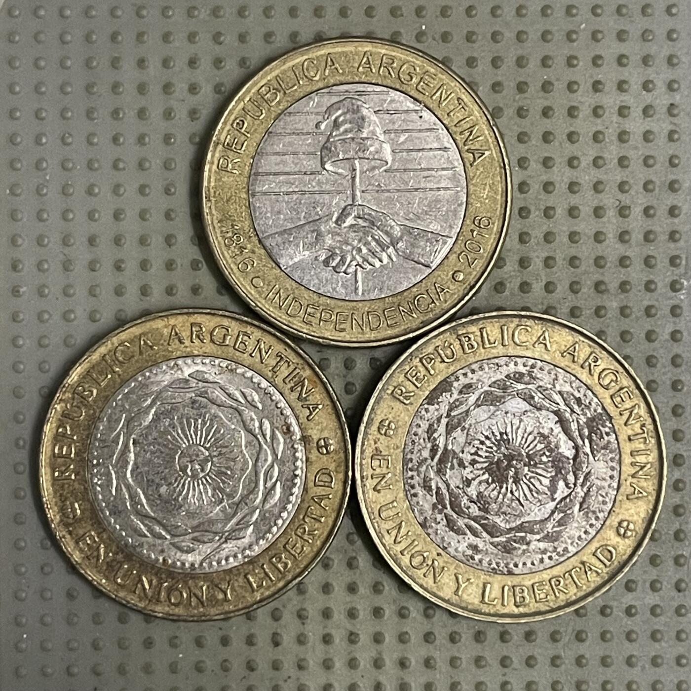 2026年第24场各国散币拍卖（总第174场）年前发货截止到11号 阿根廷2比索3枚