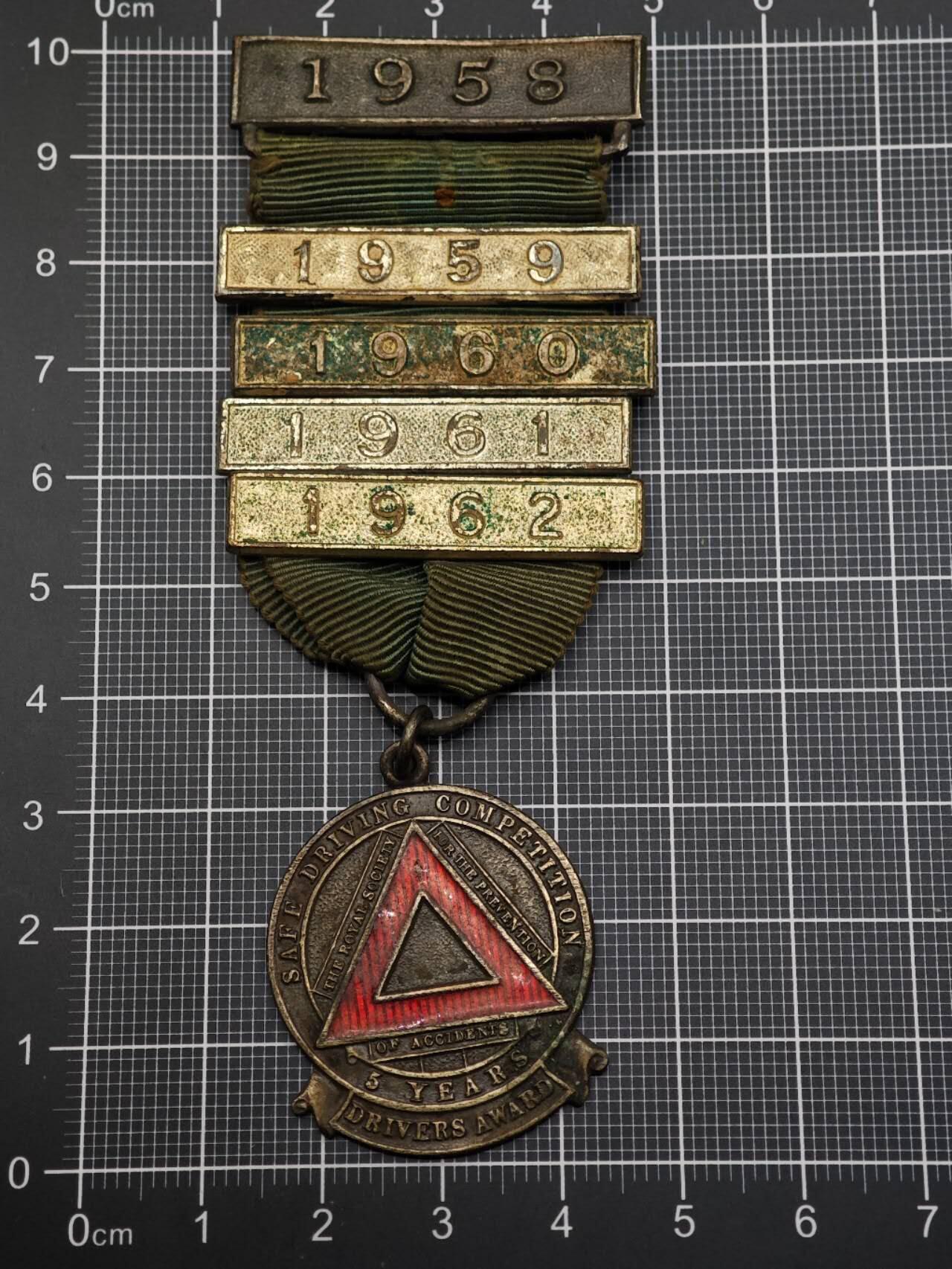  【淘币小摊】限时拍第八百六十八拍   章牌场   年前最后一周之前预留8号9号全部发出请更换最新收货地址不方便收货的请勿参拍或者顺丰到付  英国安全驾驶奖章