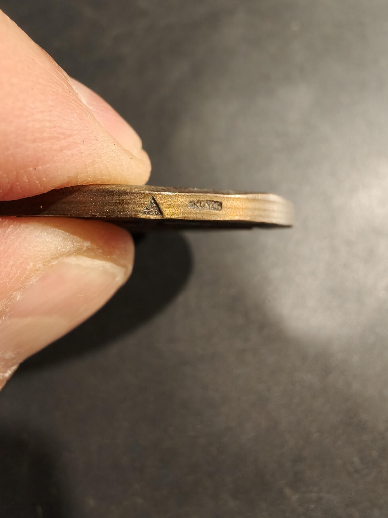 老王徽章第181期 法国二战解放鲁昂市30周年大铜章    原盒    直径45mm    重量40g