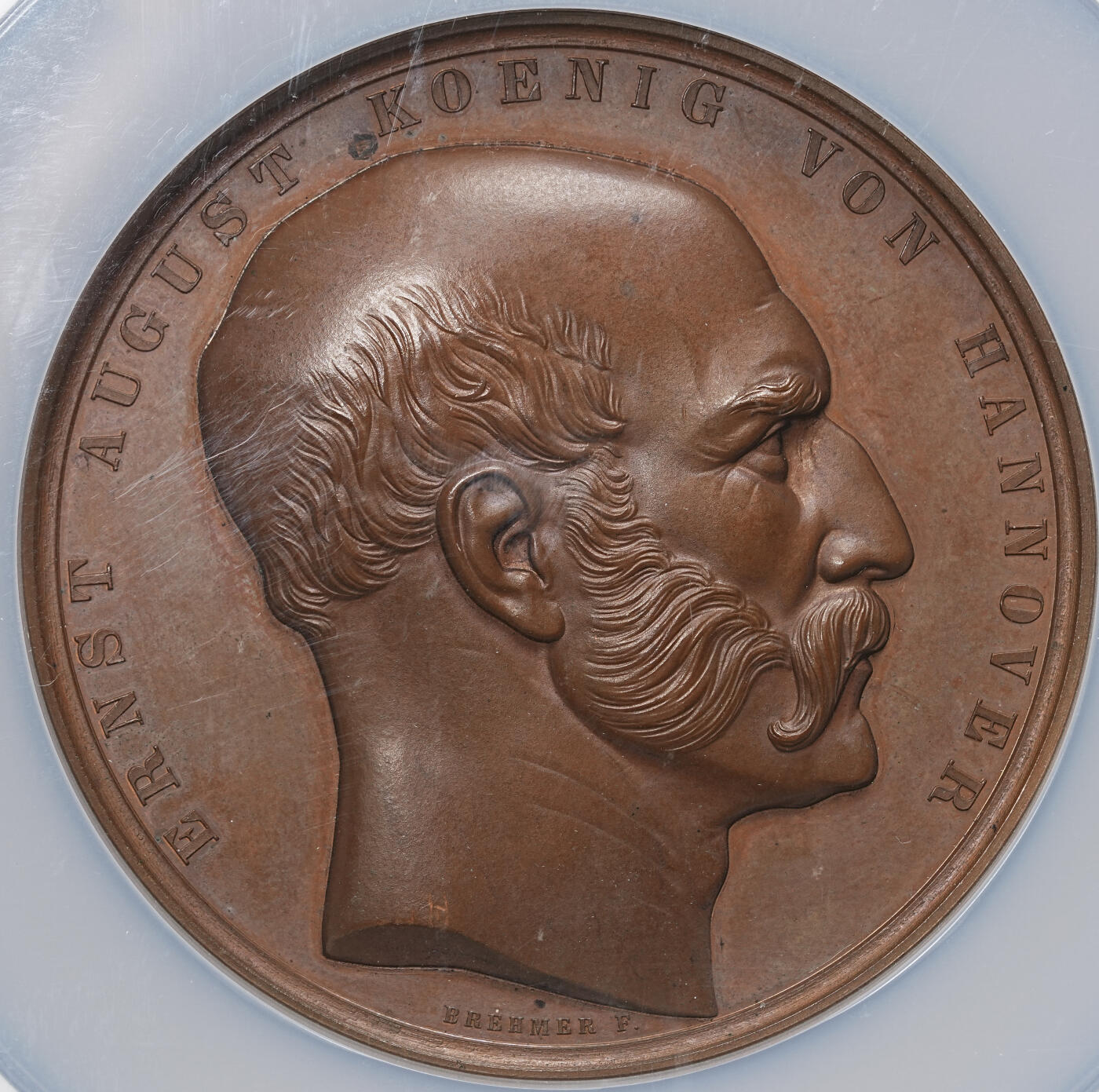 修遠堂世界钱币第104期 NGC MS64BN 1861年汉诺威国王恩斯特・奥古斯特骑马雕像揭幕纪念大铜章，70 mm, 188,3 g，带原盒