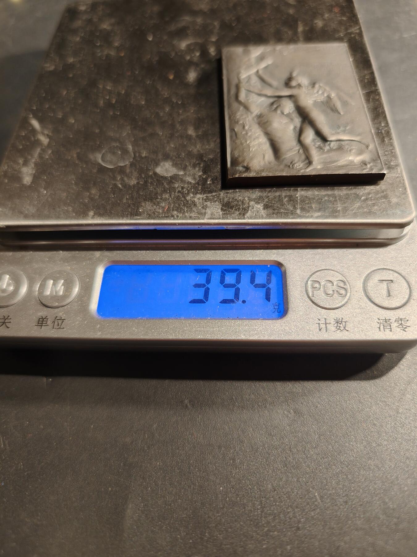 老王徽章第181期 法国1900巴黎世博会镀银方形大铜章    大师罗蒂作品     尺寸36×51mm      重量39.4g