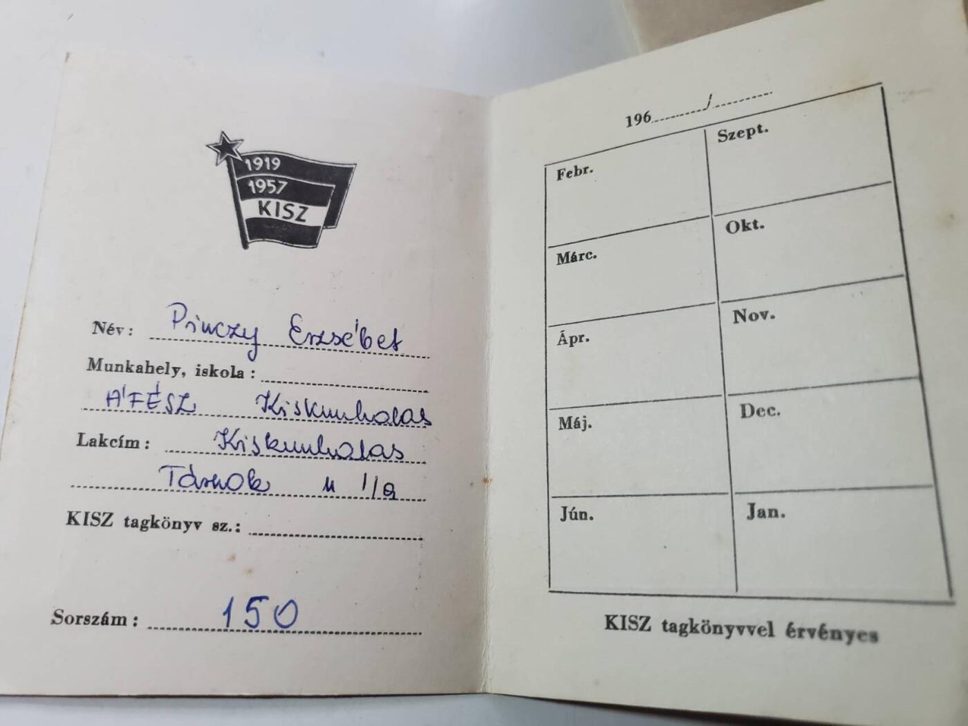 韵星假日军品类拍卖第40期 -- Rimey Holidays Militaria Auction 40 匈牙利人民共和国Pinczy Erzsebet社会主义工人党青年团青年运动军事委员会证、会员证书 带原信封一套