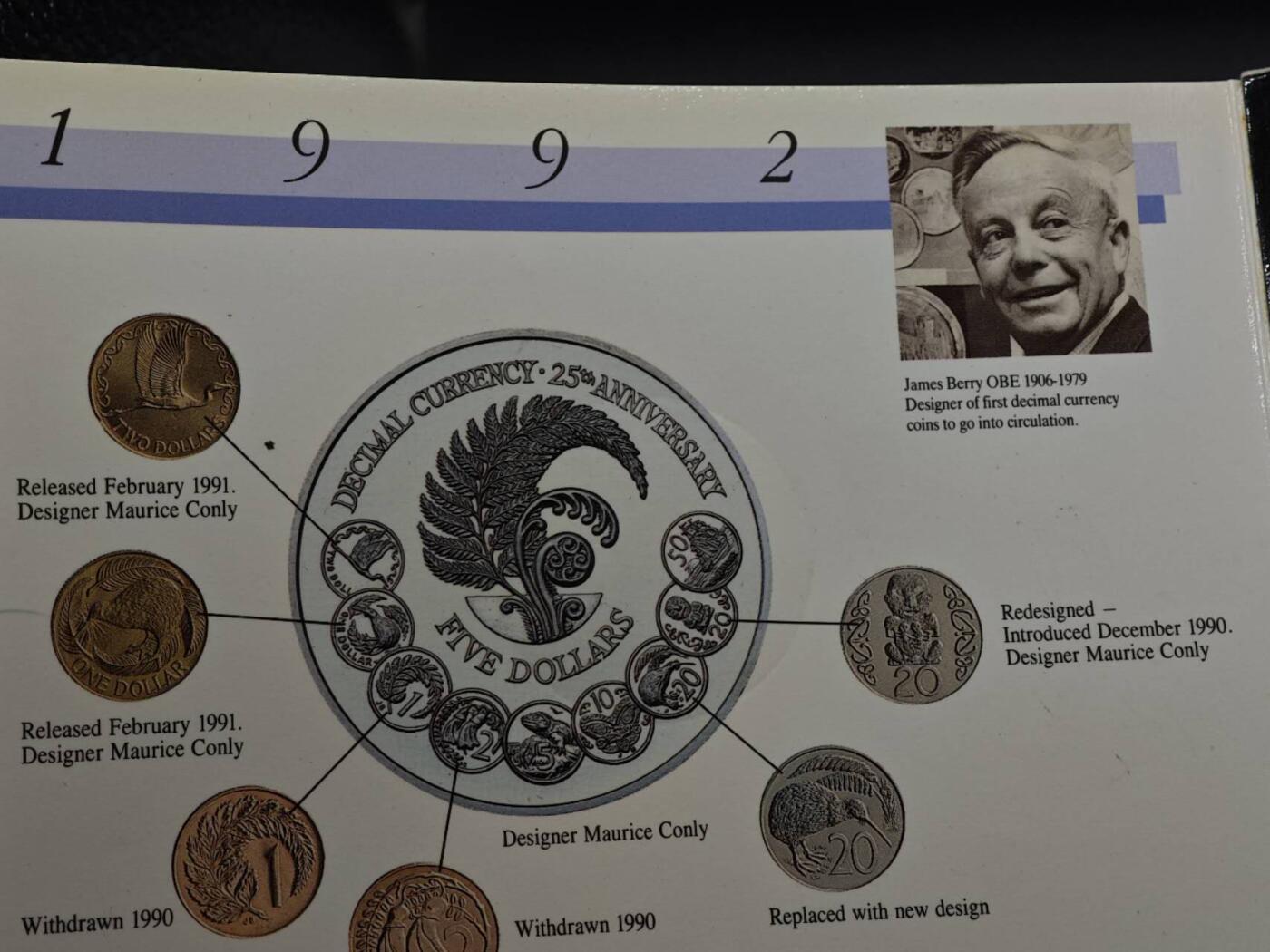  【淘币小摊】限时拍第八百七十拍   克朗币邮币封场    年前最后一场结束全部发出请更换最新收货地址不方便收货的请勿参拍或者顺丰到付 新西兰1992年货币25周年5元纪念币卡册