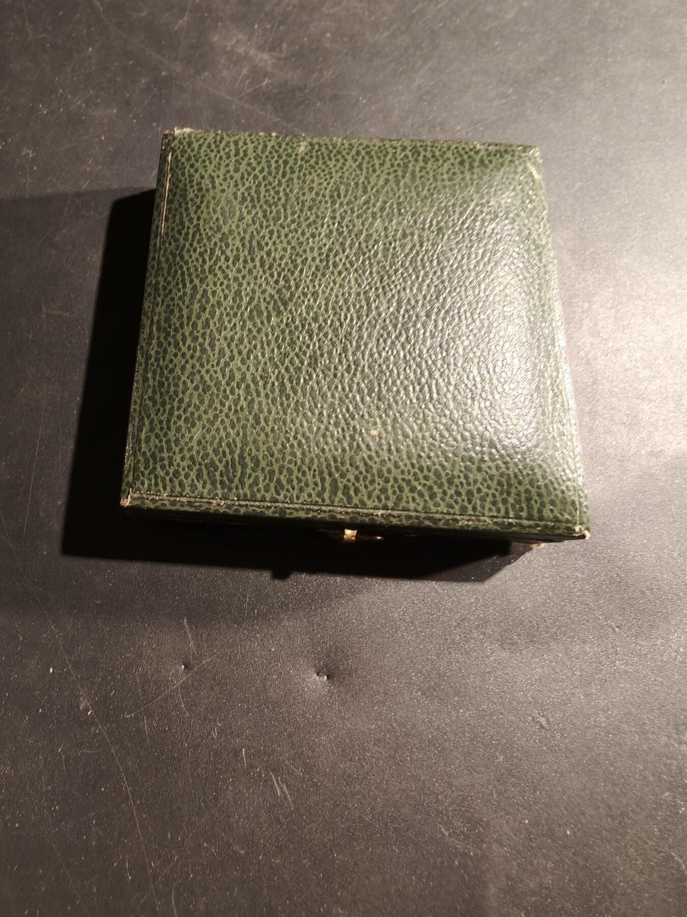 老王徽章第181期 法国1820年贝里公爵遇刺大铜章     原盒     光边原铸     直径41mm    重量39.4g