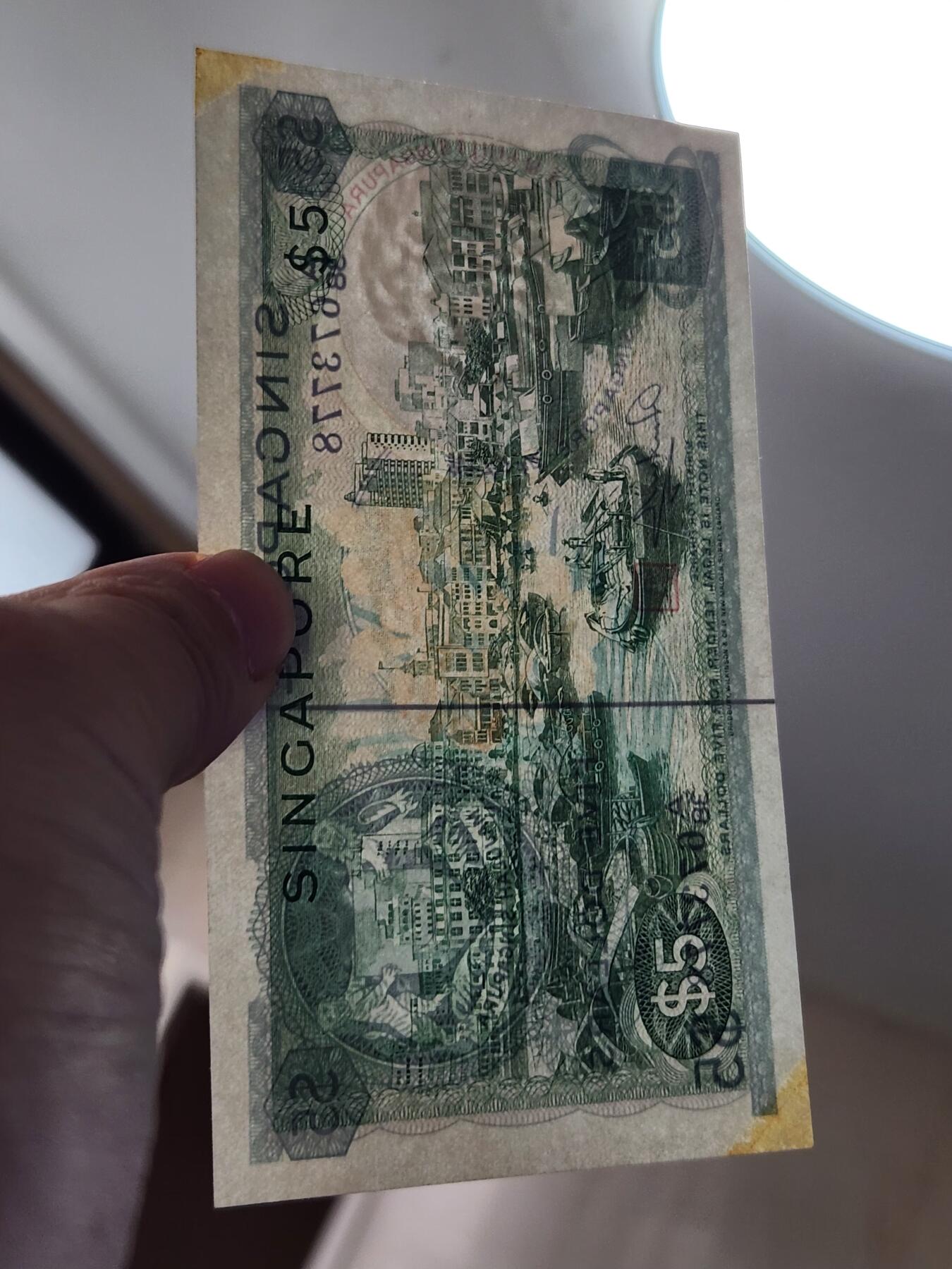 2月8号晚上8点 外国纸币自动截拍第21场 新加坡有章1-5-10元 极美品 角上有粘贴痕迹