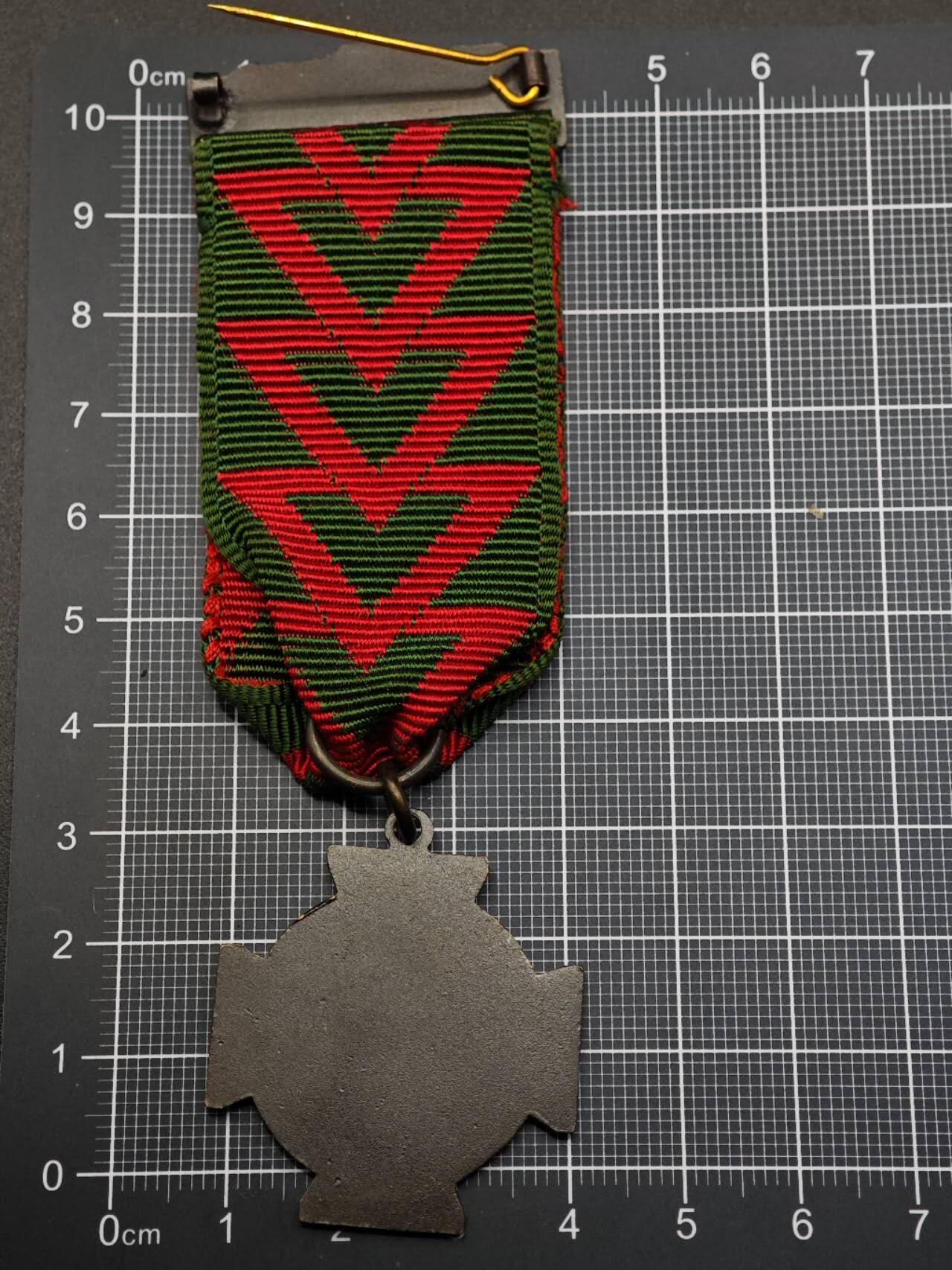  【淘币小摊】限时拍第八百六十八拍   章牌场   年前最后一周之前预留8号9号全部发出请更换最新收货地址不方便收货的请勿参拍或者顺丰到付  英国安全驾驶奖章