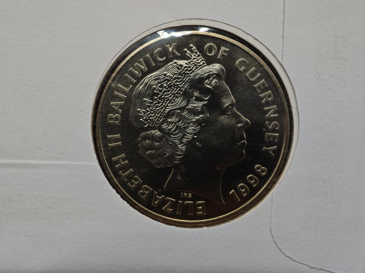  【淘币小摊】限时拍第八百七十拍   克朗币邮币封场    年前最后一场结束全部发出请更换最新收货地址不方便收货的请勿参拍或者顺丰到付 根西岛1998年英国皇家空军80周年5镑纪念币邮币封