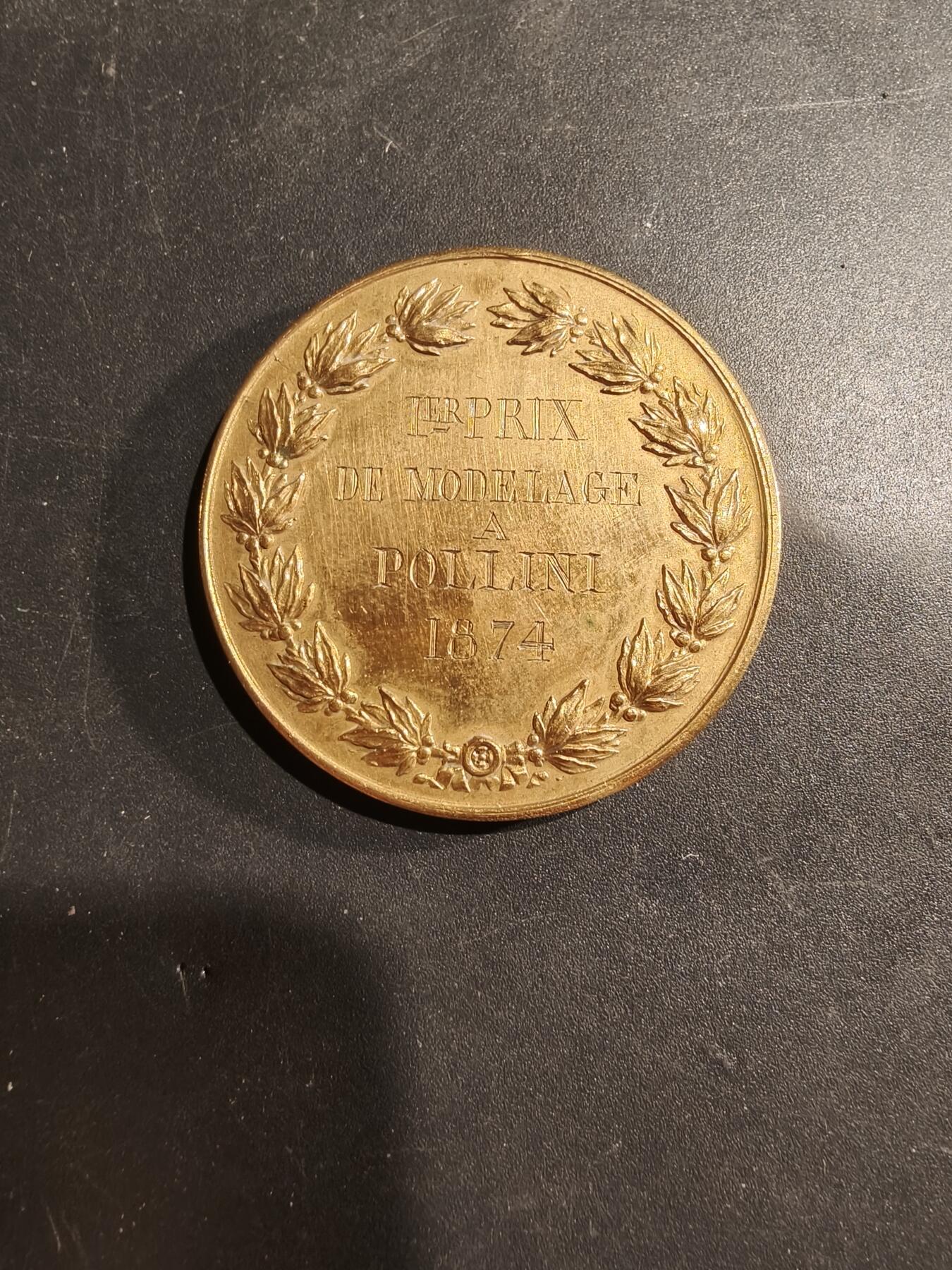 老王徽章第181期 法国1874年巴黎艺术学院镀金大铜章     原盒     蜜蜂cuivre铜标      直径36mm     重量20.4g