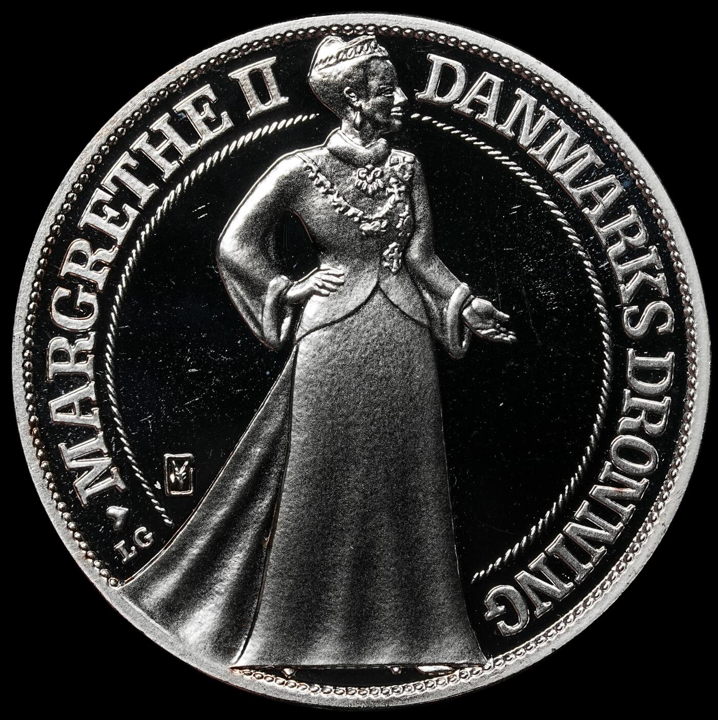 修遠堂世界钱币第104期  1997年丹麦-玛格丽特二世女王登基 25 周年纪念200克朗精制银币，31.10g，999银