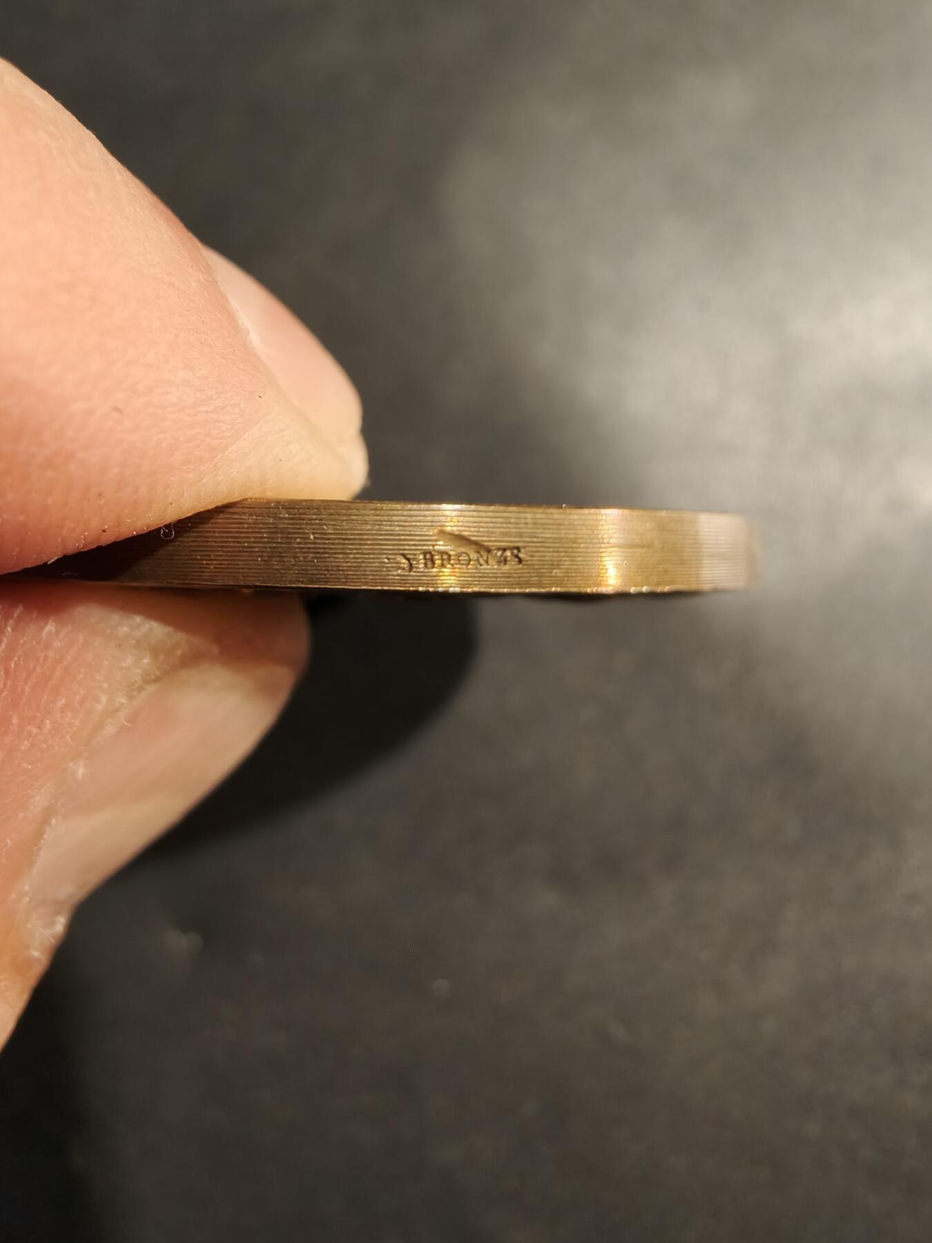 老王徽章第181期 法国电气安装工会大铜章    原盒     直径50mm     重量56.6g