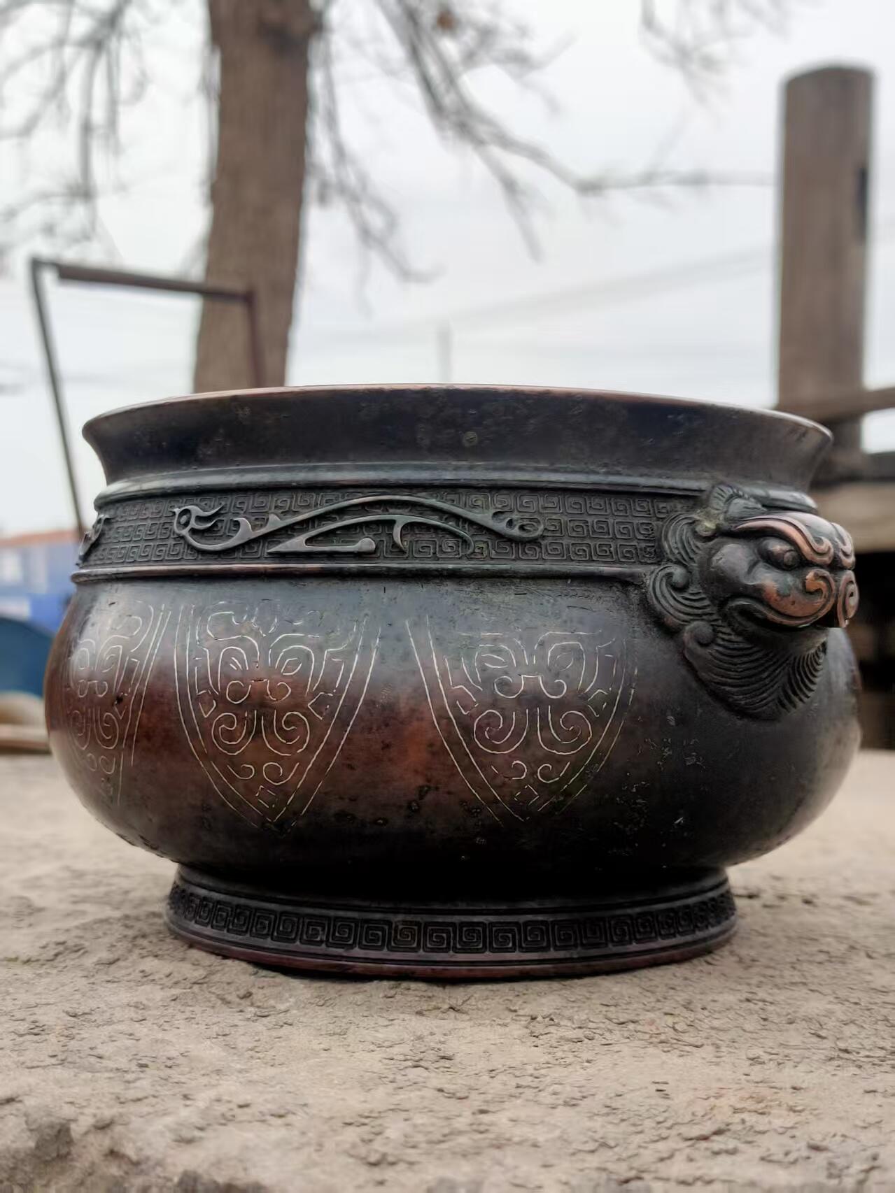 精品兽头铜炉  重量:4斤7两  品相一流  难得的佳品