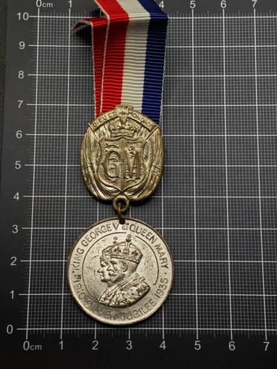  【淘币小摊】限时拍第八百六十八拍   章牌场   年前最后一周之前预留8号9号全部发出请更换最新收货地址不方便收货的请勿参拍或者顺丰到付  - 英国乔治五世登基银禧纪念章