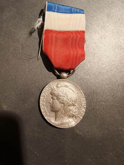 老王徽章第181期 - 法国银级劳动荣誉奖章