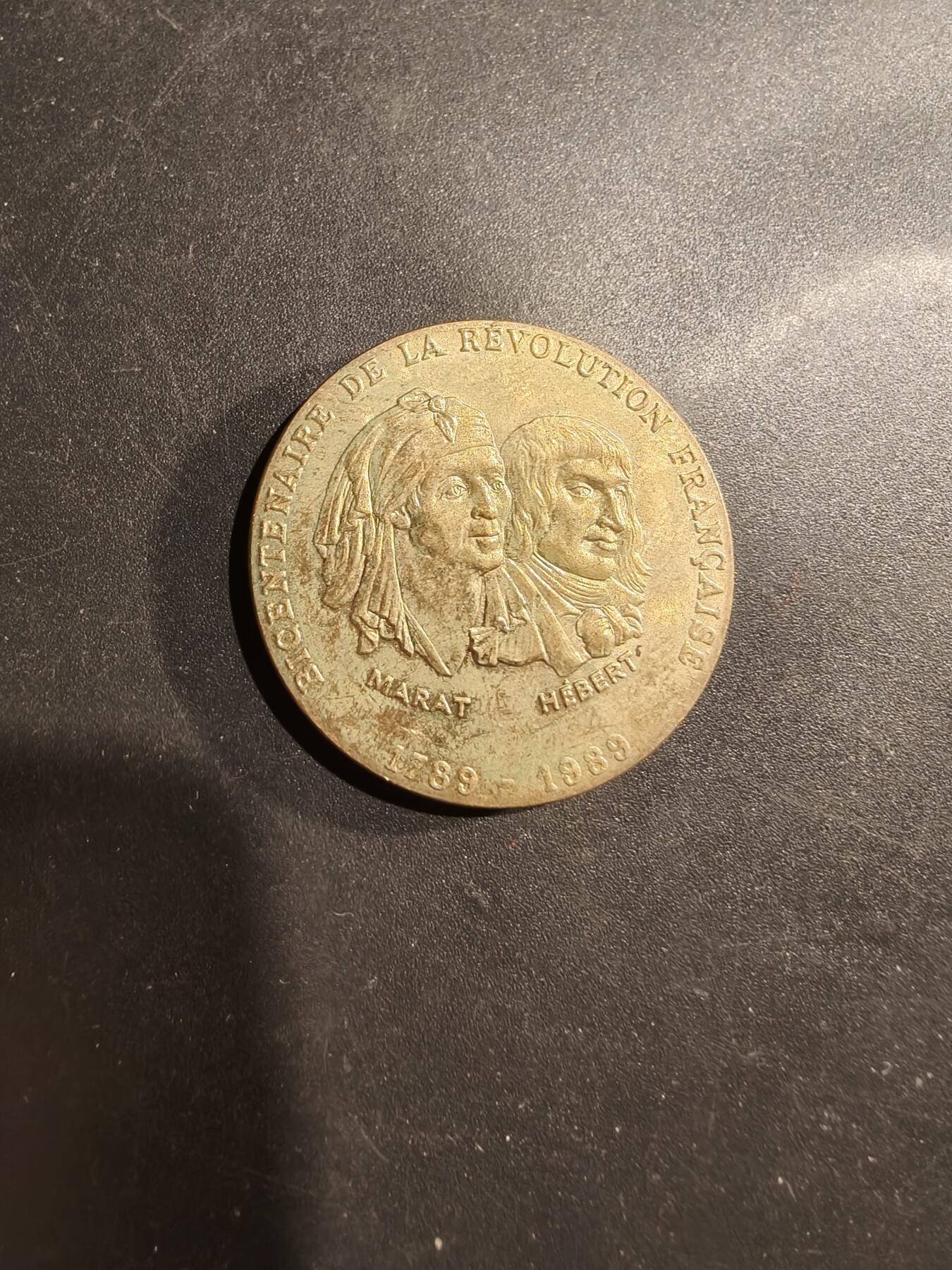 老王徽章第181期 法国大革命200周年纪念章   原盒    正面为马拉和埃贝尔肖像     直径31mm     重量13.1g