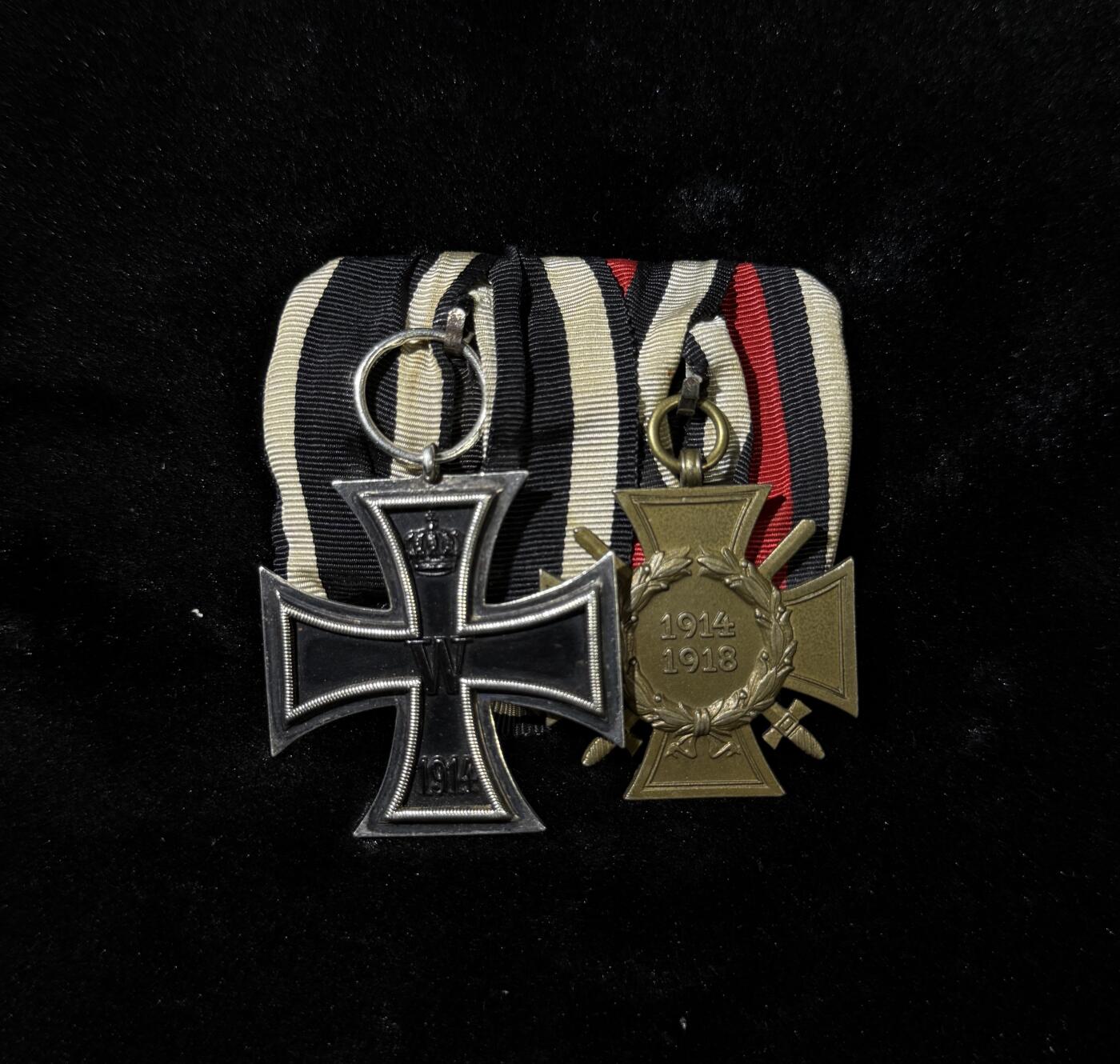 欢庆春节！戎马世界章牌大赏第111期春节大拍 德国一战二级铁十字与兴登堡奖章联排，铁十字挂环后换