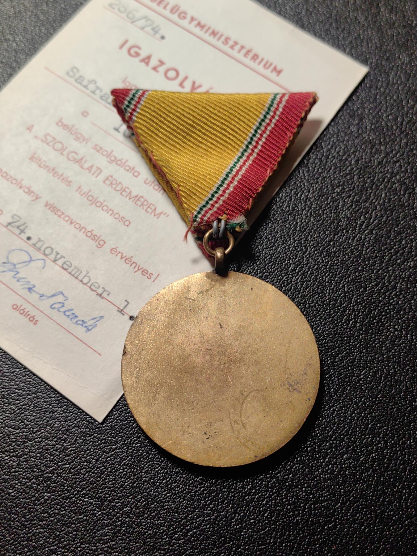 靖甫拍卖第三场 匈牙利人民军10年圆满服役奖章带小证