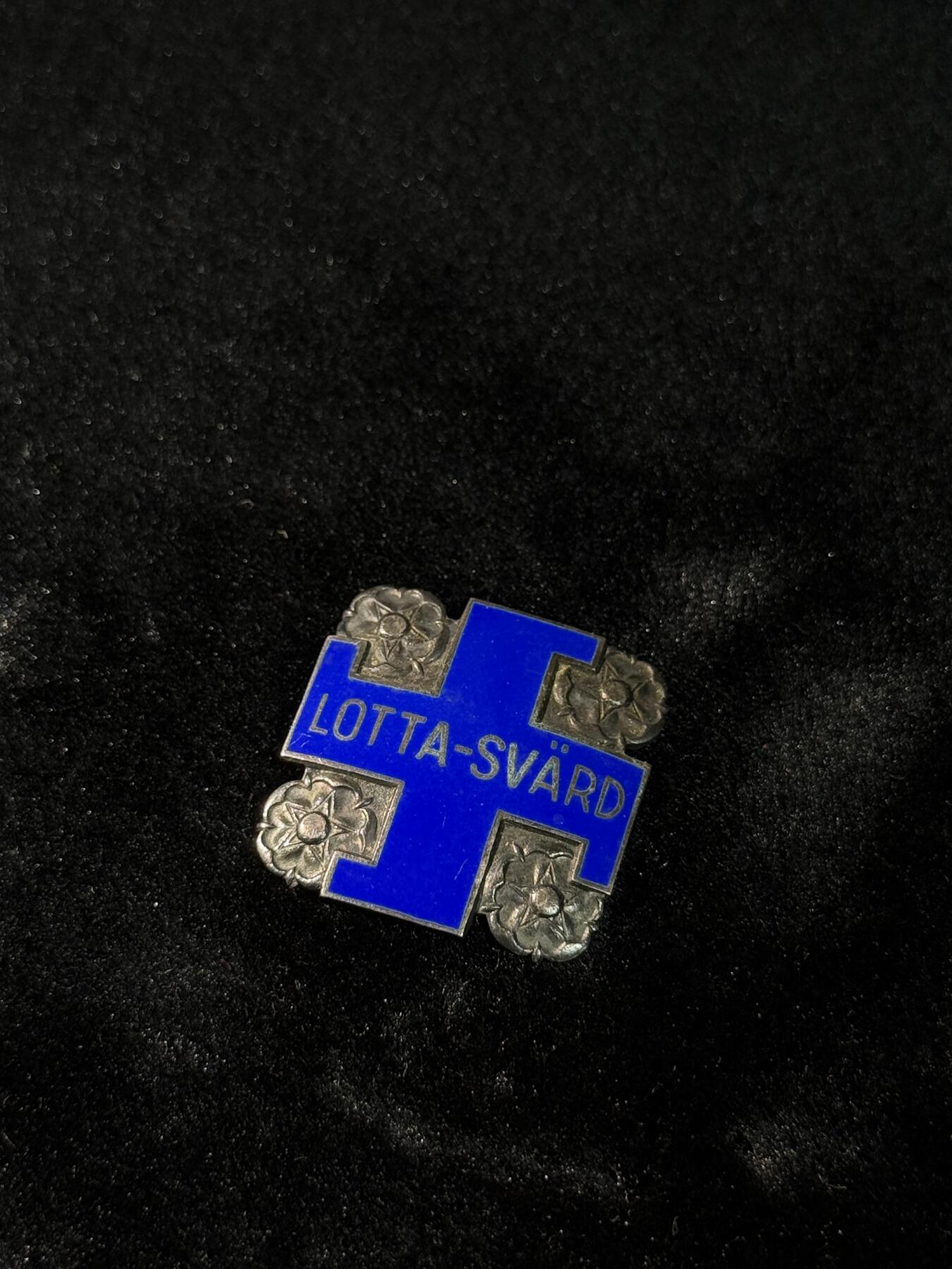 欢庆春节！戎马世界章牌大赏第111期春节大拍 芬兰 洛塔斯瓦德（女性准军事国防组织）证章 30-40年代银标 