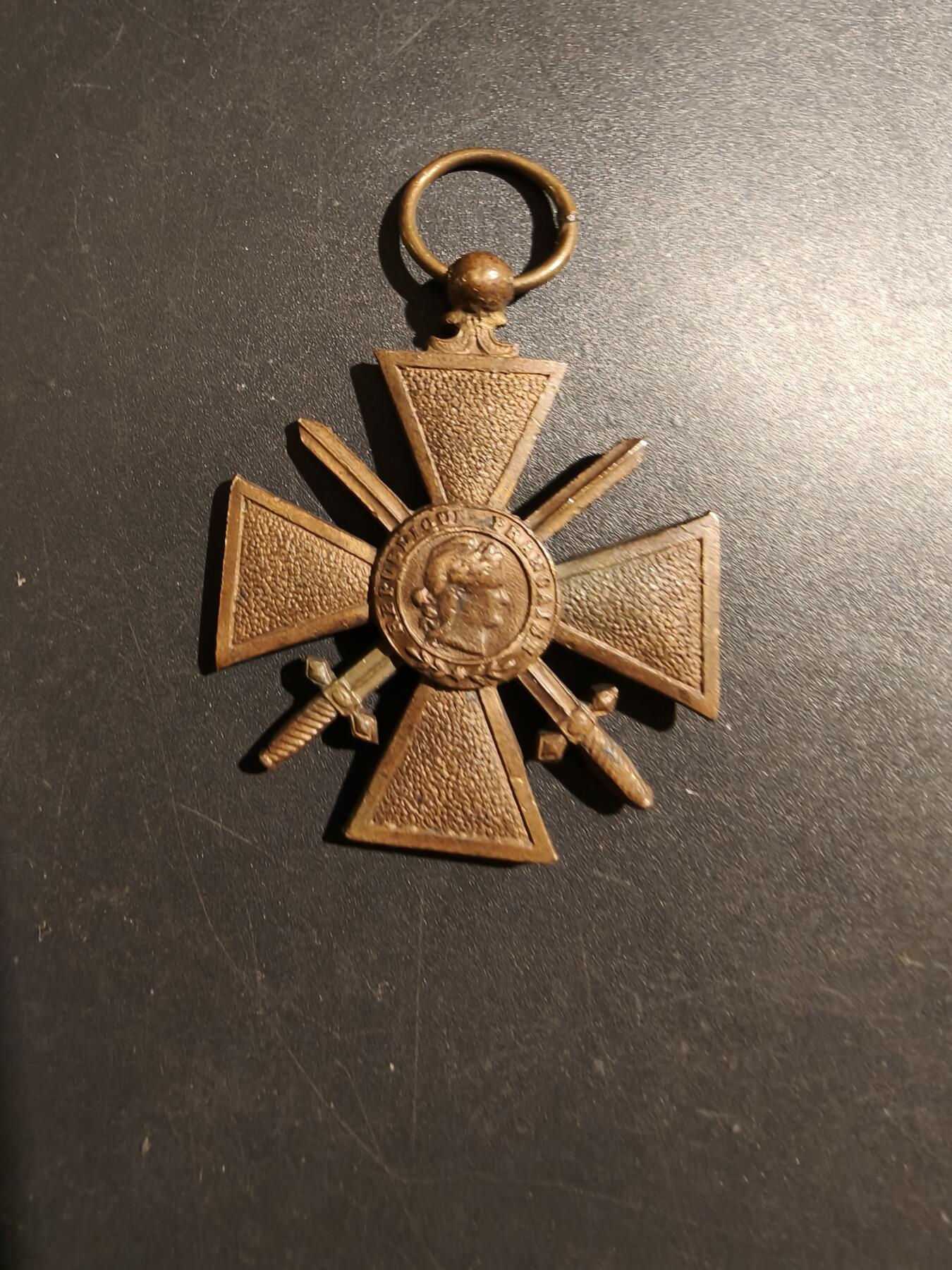 老王徽章第181期 法国1918版战争十字奖章   无绶带