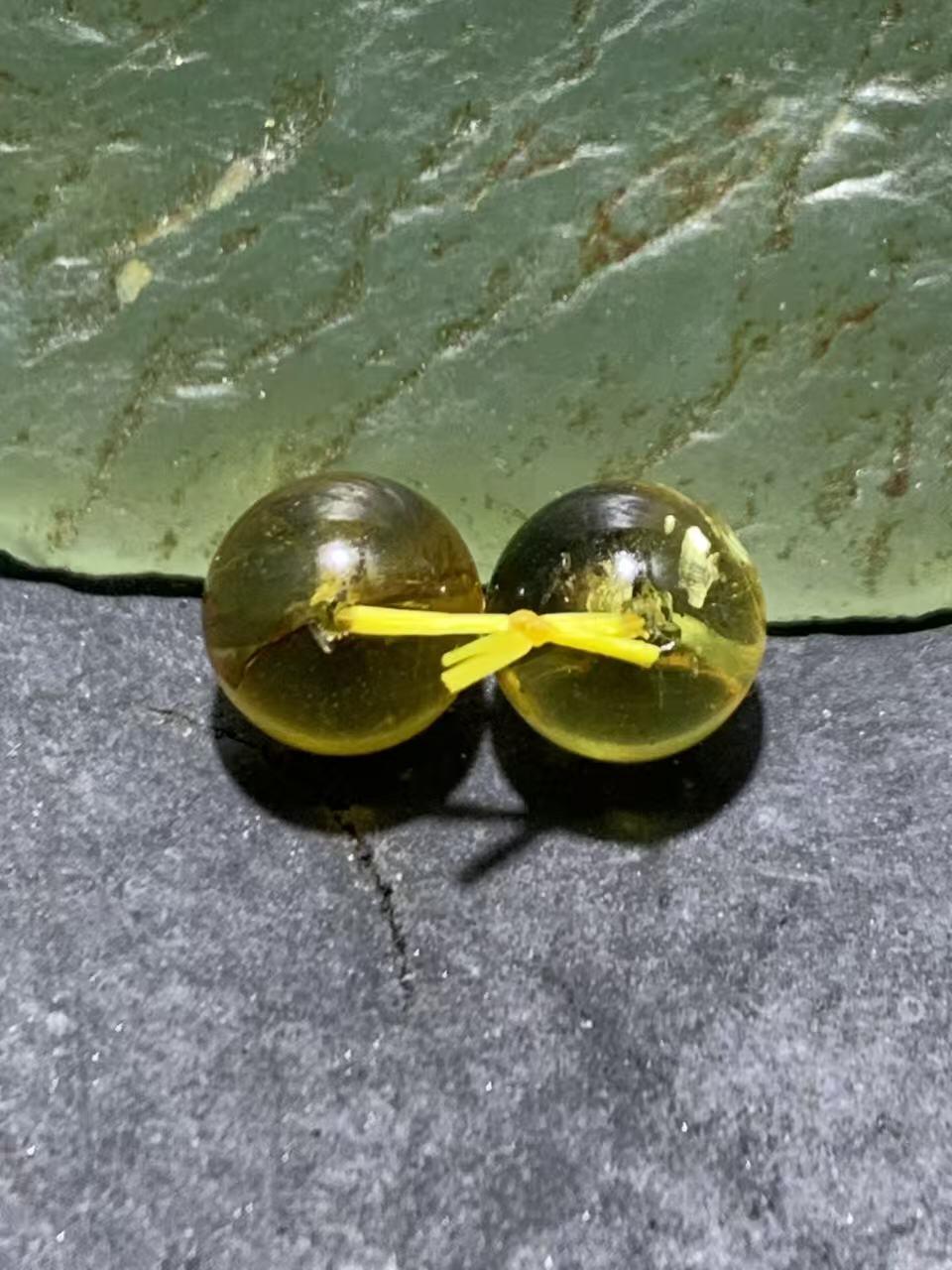 天然金珀通货圆珠一对