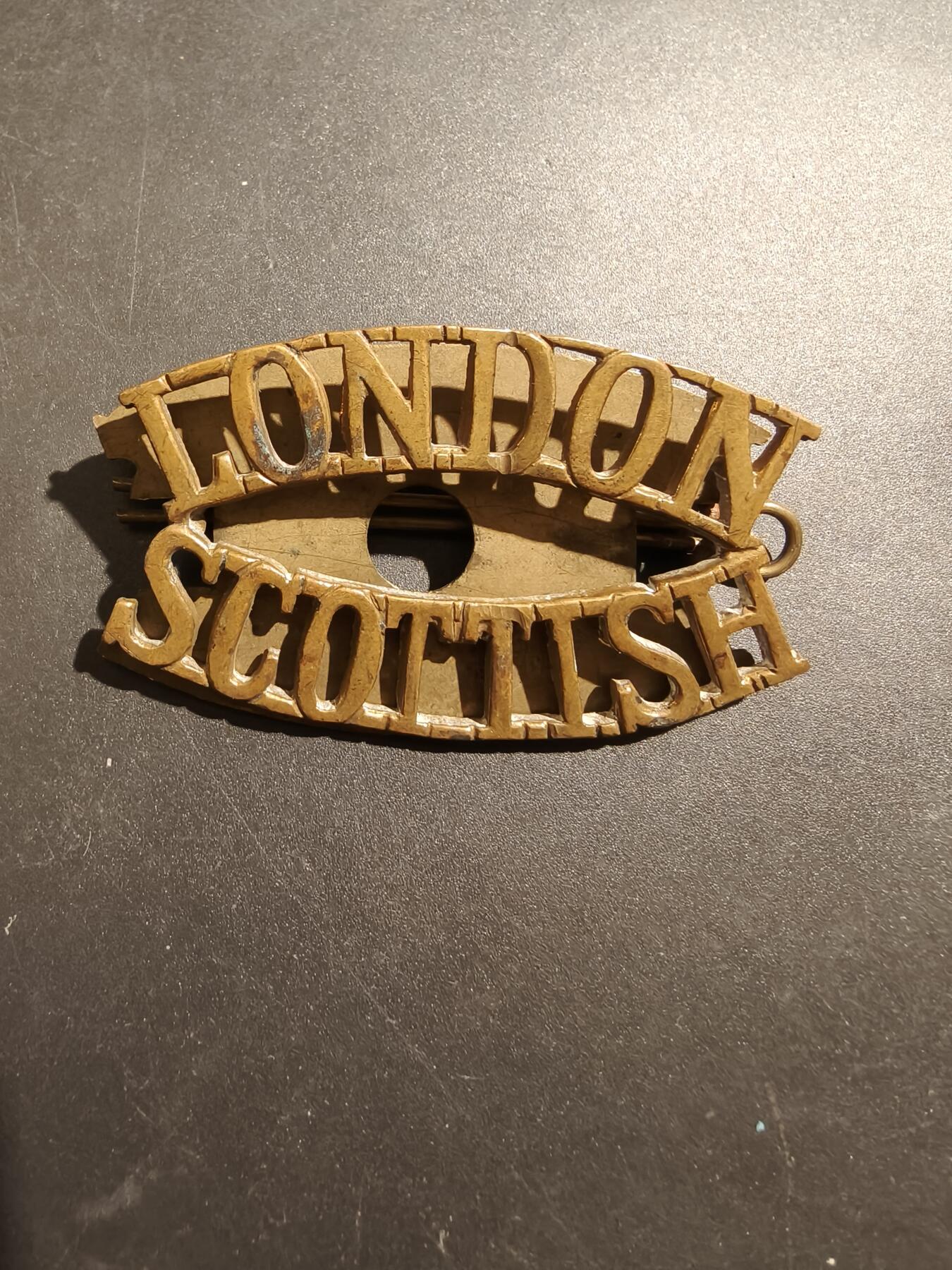 老王徽章第181期 英国伦敦苏格兰步兵团肩章    一战时期