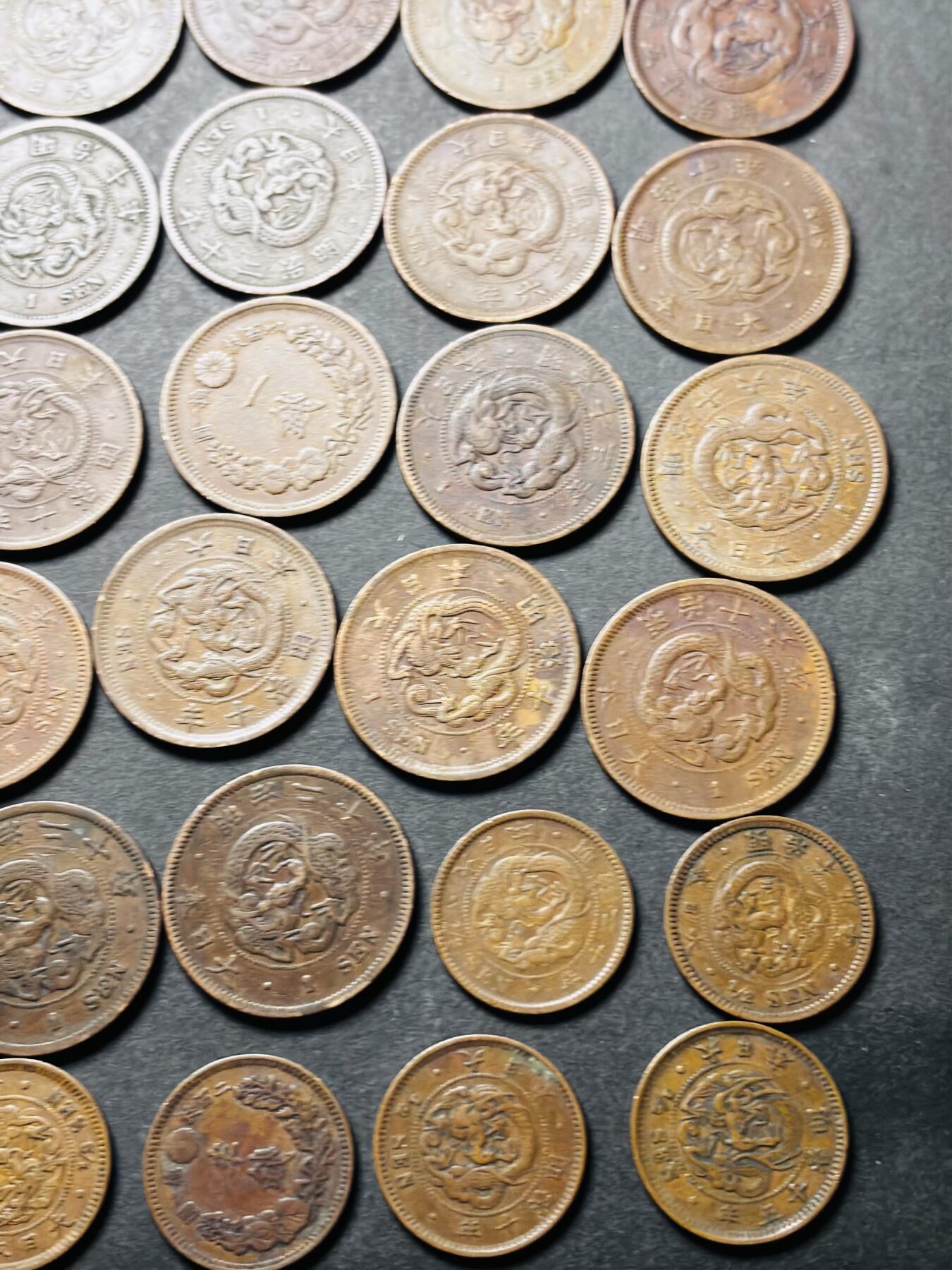 【金马踏春，泉马奔腾】2026 年新年贺岁场，（定于年初五接财神截拍）祝各位老板马到成功，马上有钱，愿岁岁平安喜乐顺遂 巧克力包浆极美品，日本明治时期龙一钱，半钱铜板 38 枚，细节看图