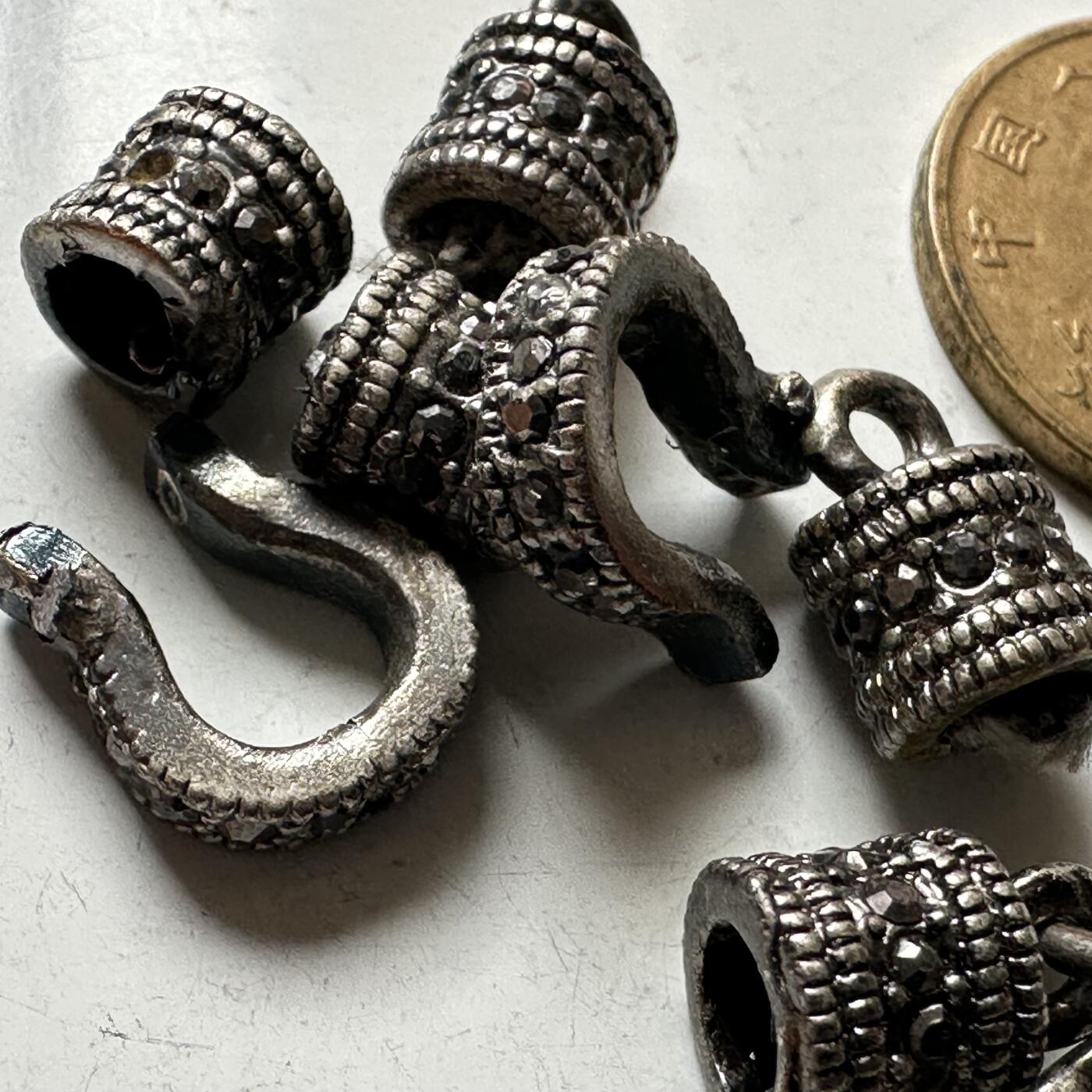 🌹外币初藏🌹🐯2026年第18场 快递将在12号停运 年前需发货的抓紧 ，年后正月十五恢复发货 小饰品一组