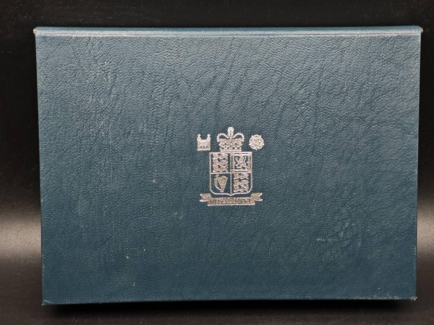 【淘币小摊】实时拍第八百七十拍   银币套币场    年前最后一场周一预留全部发出 本场无中意拍品可私信周日发货请更换最新收货地址不方便收货的请勿参拍或者顺丰到付 英国1998年精制套币原盒原证