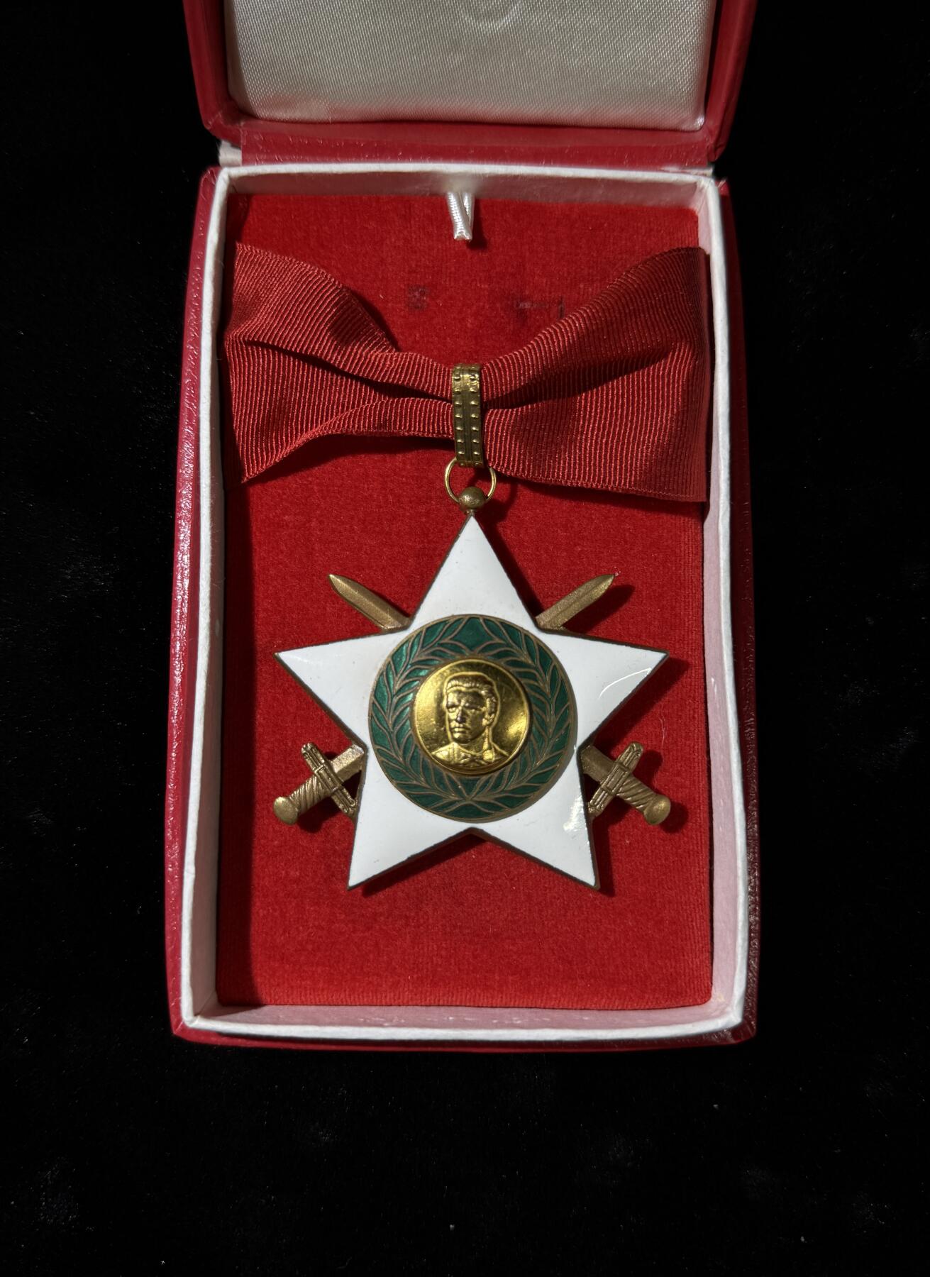 欢庆春节！戎马世界章牌大赏第111期春节大拍 保加利亚一级九月九日勋章，早期颈授版，保加利亚高级军事勋赏，非常少见