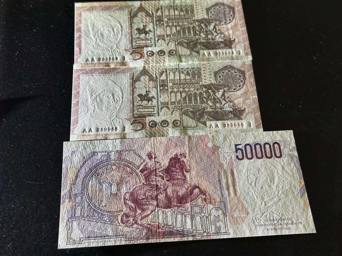 《外钞收藏家》第六百一十期（新年假期场/年后快递恢复正常再发货）（长期征集拍品、欢迎藏友们联系合作） 意大利5000里拉2张连号AA冠 全新+5万里拉AU 一起