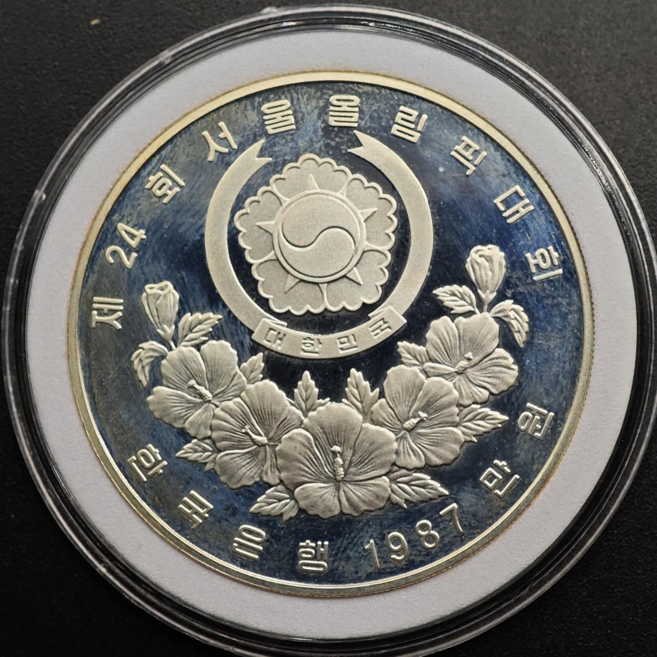 【淘币小摊】实时拍第八百七十拍   银币套币场    年前最后一场周一预留全部发出 本场无中意拍品可私信周日发货请更换最新收货地址不方便收货的请勿参拍或者顺丰到付 韩国1987年10000韩元精制银币 汉城奥运会-跳水 33.62克925银