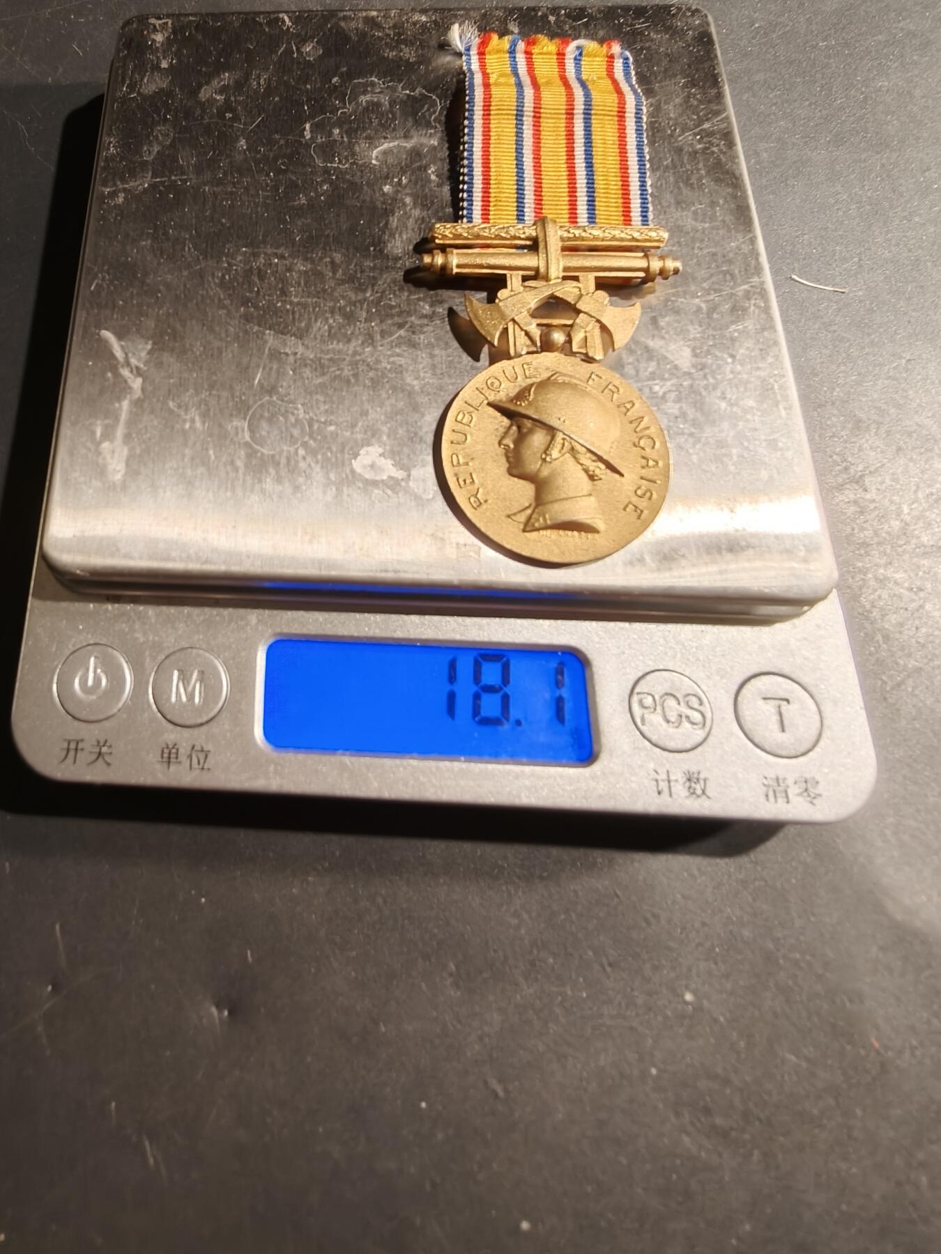 老王徽章第181期 法国金级消防员服役奖章    950银镀金    18.1g