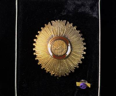 欢庆春节！戎马世界章牌大赏第111期春节大拍 - 秘鲁太阳勋章星芒章，早期银制版本，盒略齐全