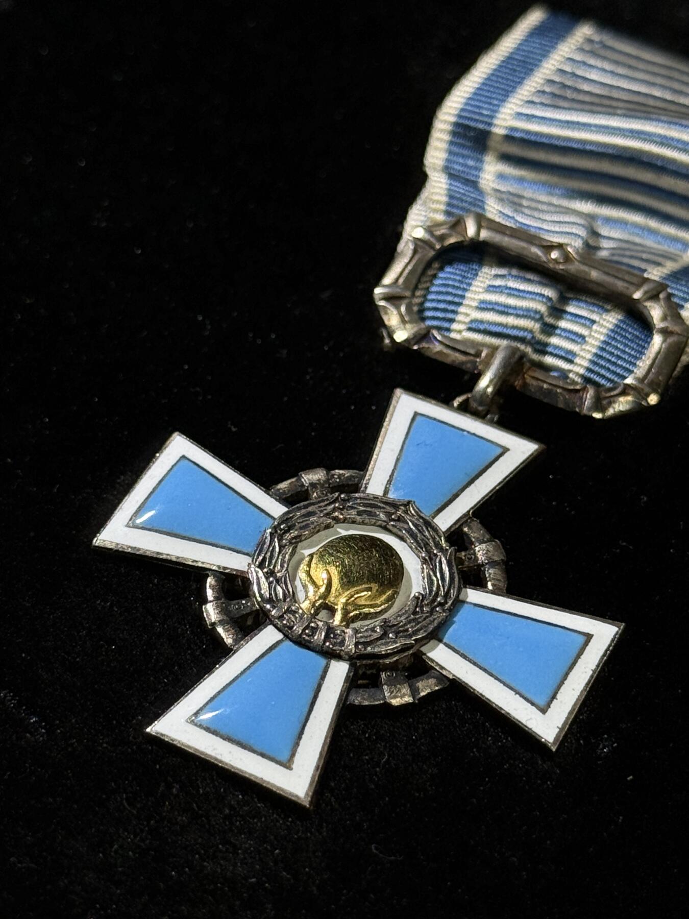 欢庆春节！戎马世界章牌大赏第111期春节大拍 芬兰体育和体教事业功勋十字 早期银制，超高颜值