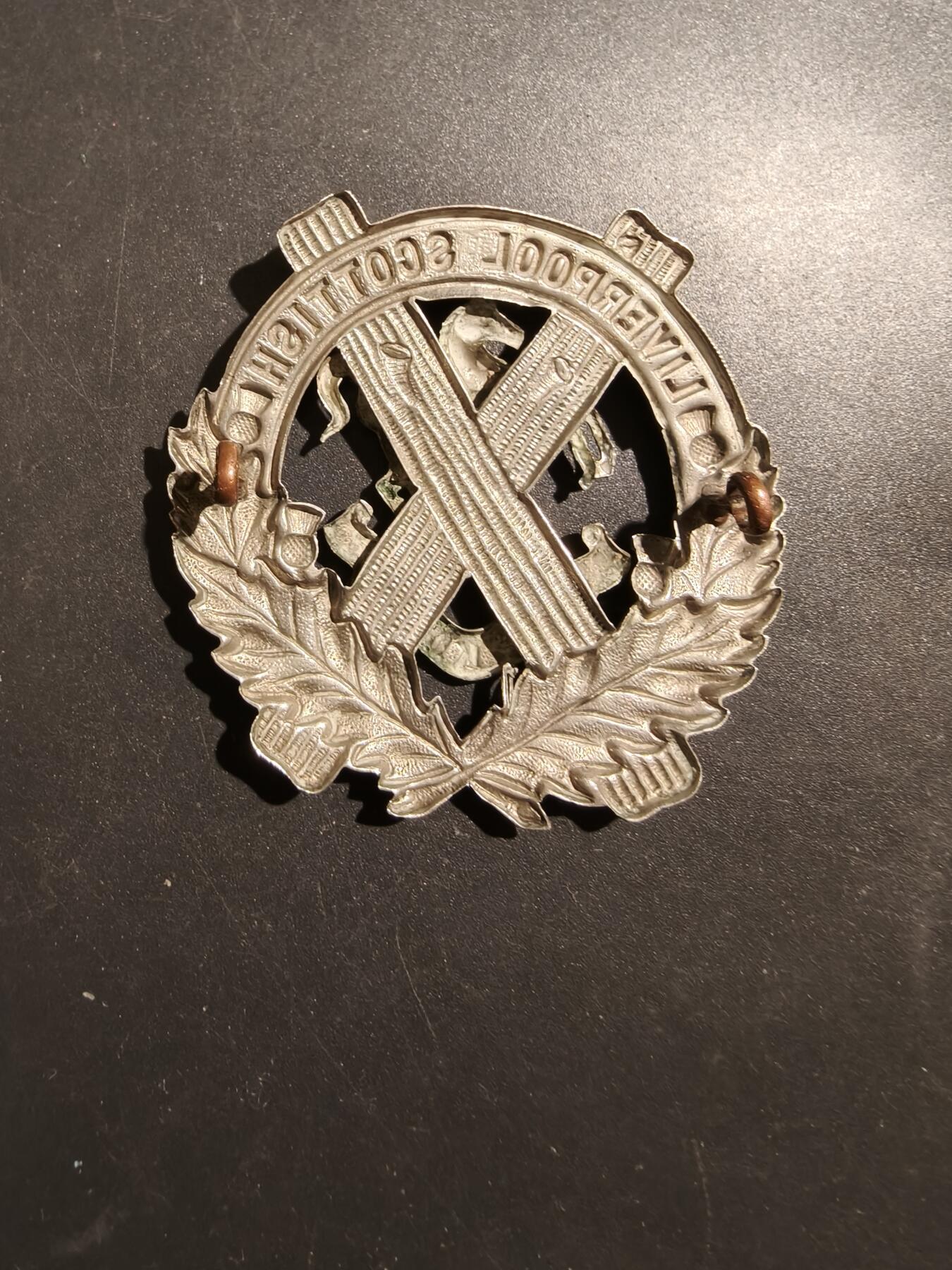 老王徽章第181期 英国利物浦苏格兰人步兵团帽徽    一战时期