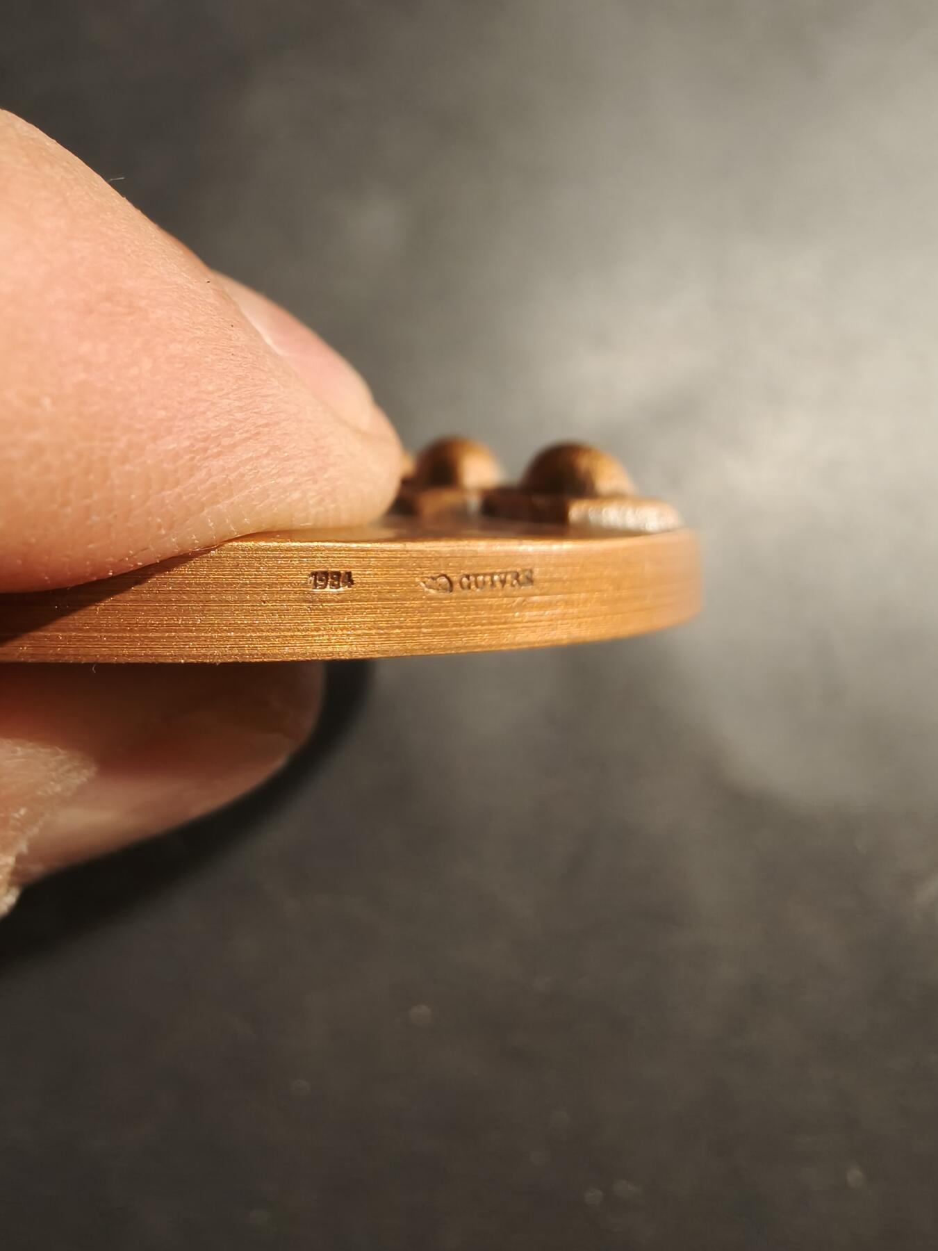 老王徽章第181期 法国克拉玛尔市大铜章    高浮雕     直径64mm     重量189.2g