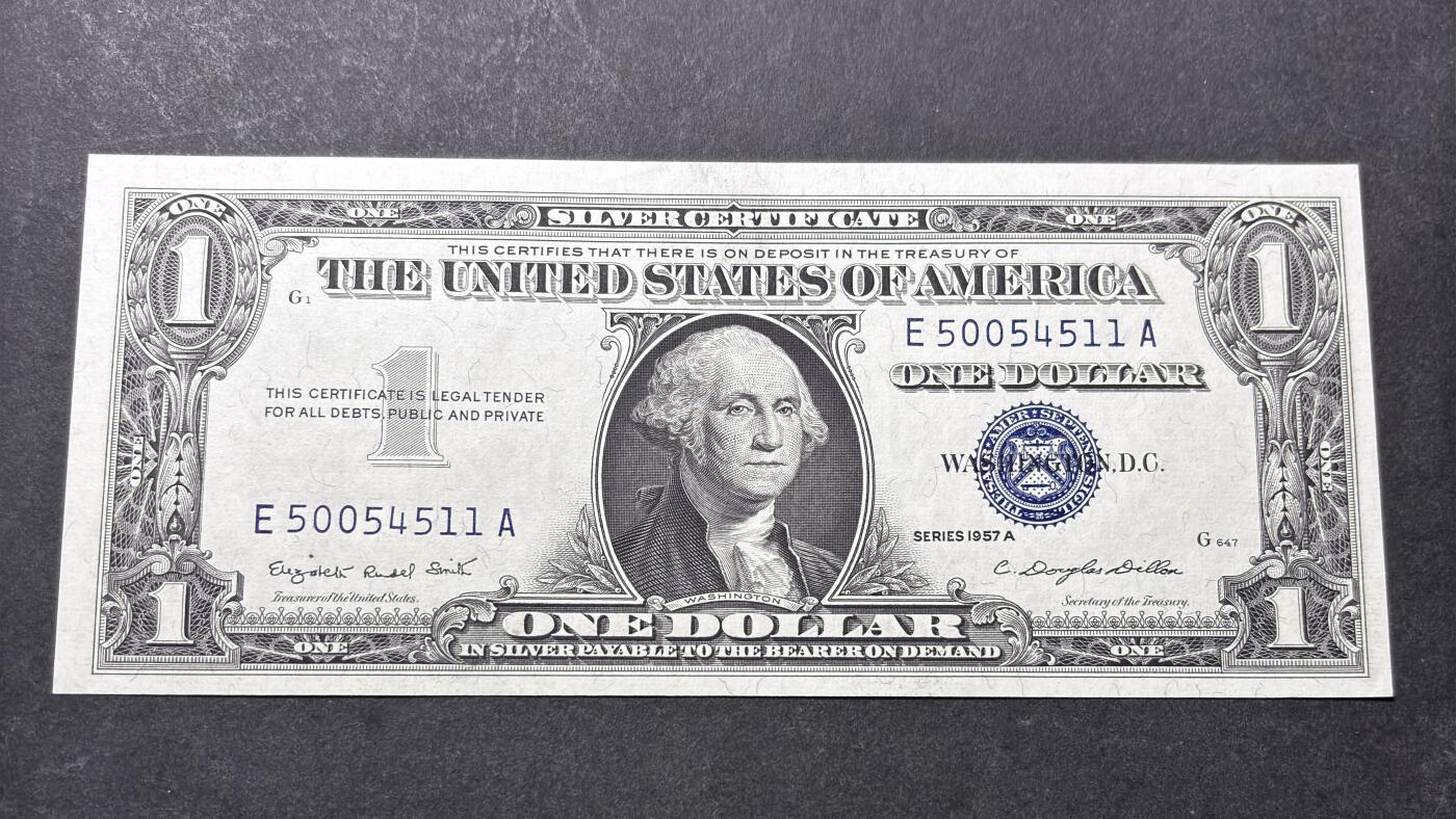 【金马踏春，泉马奔腾】2026 年新年贺岁场，（定于年初五接财神截拍）祝各位老板马到成功，马上有钱，愿岁岁平安喜乐顺遂 全新少见 1957 年蓝印版美国 1 美元，尾号 511