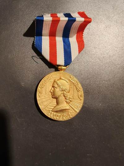 老王徽章第181期 - 法国金级铁路服务奖章    1972年实发