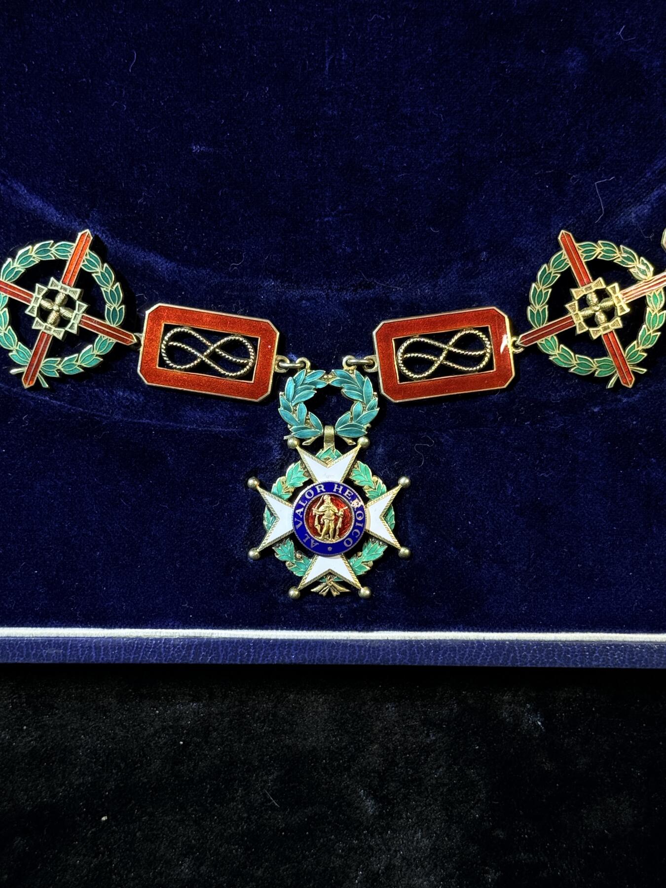 欢庆春节！戎马世界章牌大赏第111期春节大拍 西班牙大项链级圣斐迪南皇家军事勋章，银制带盒，西班牙最高军事勋赏，该大链章国内首见