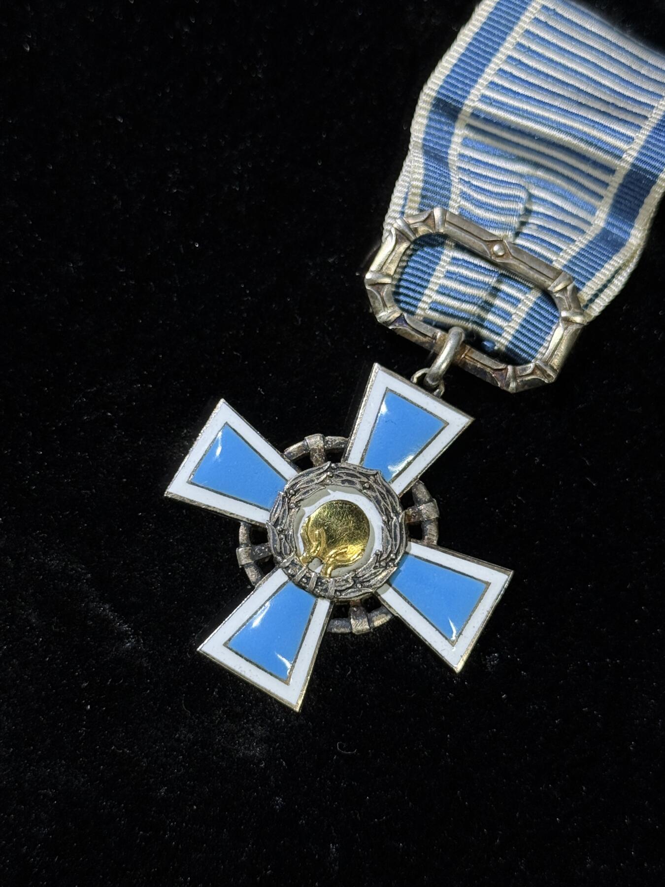 欢庆春节！戎马世界章牌大赏第111期春节大拍 芬兰体育和体教事业功勋十字 早期银制，超高颜值