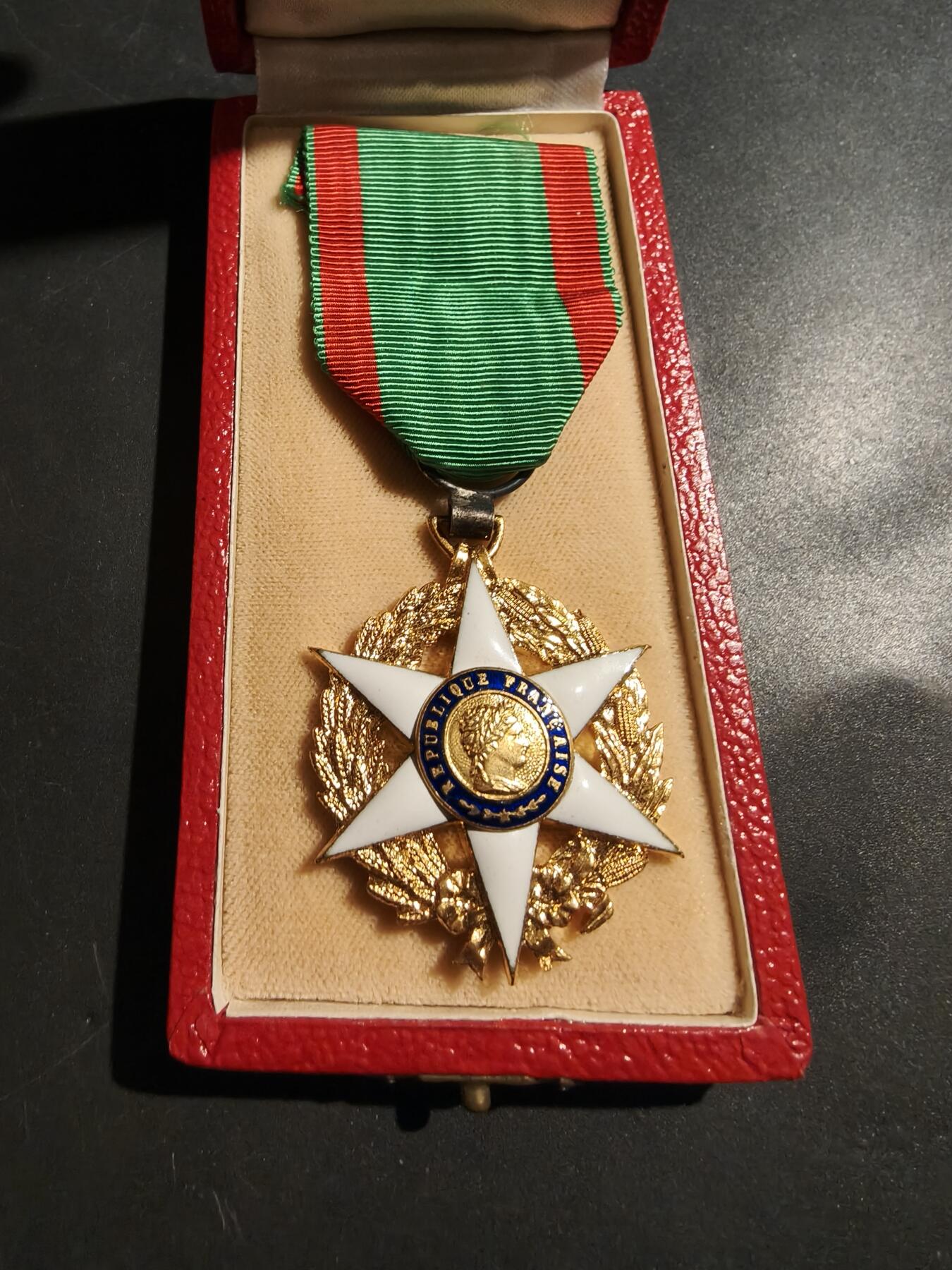 老王徽章第181期 法国骑士级农业功绩勋章    原盒