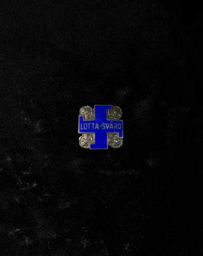 欢庆春节！戎马世界章牌大赏第111期春节大拍 - 芬兰 洛塔斯瓦德（女性准军事国防组织）证章 30-40年代银标 