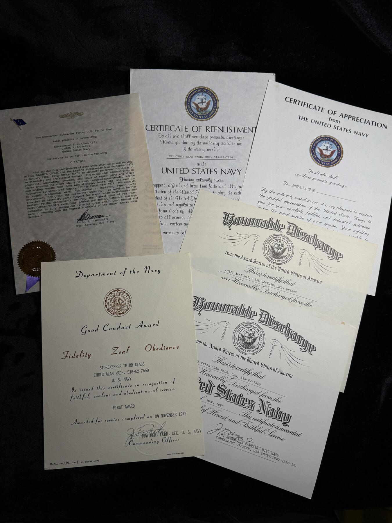 欢庆春节！戎马世界章牌大赏第111期春节大拍 美国太平洋舰队潜艇水兵证书套，得主在USS Barbel (SS-580) 号潜艇担任首席仓库管理员