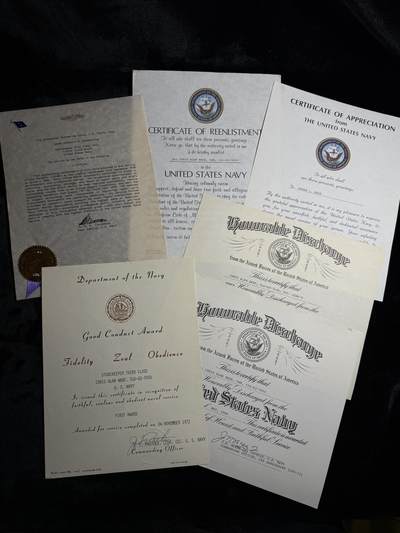 欢庆春节！戎马世界章牌大赏第111期春节大拍 - 美国太平洋舰队潜艇水兵证书套，得主在USS Barbel (SS-580) 号潜艇担任首席仓库管理员