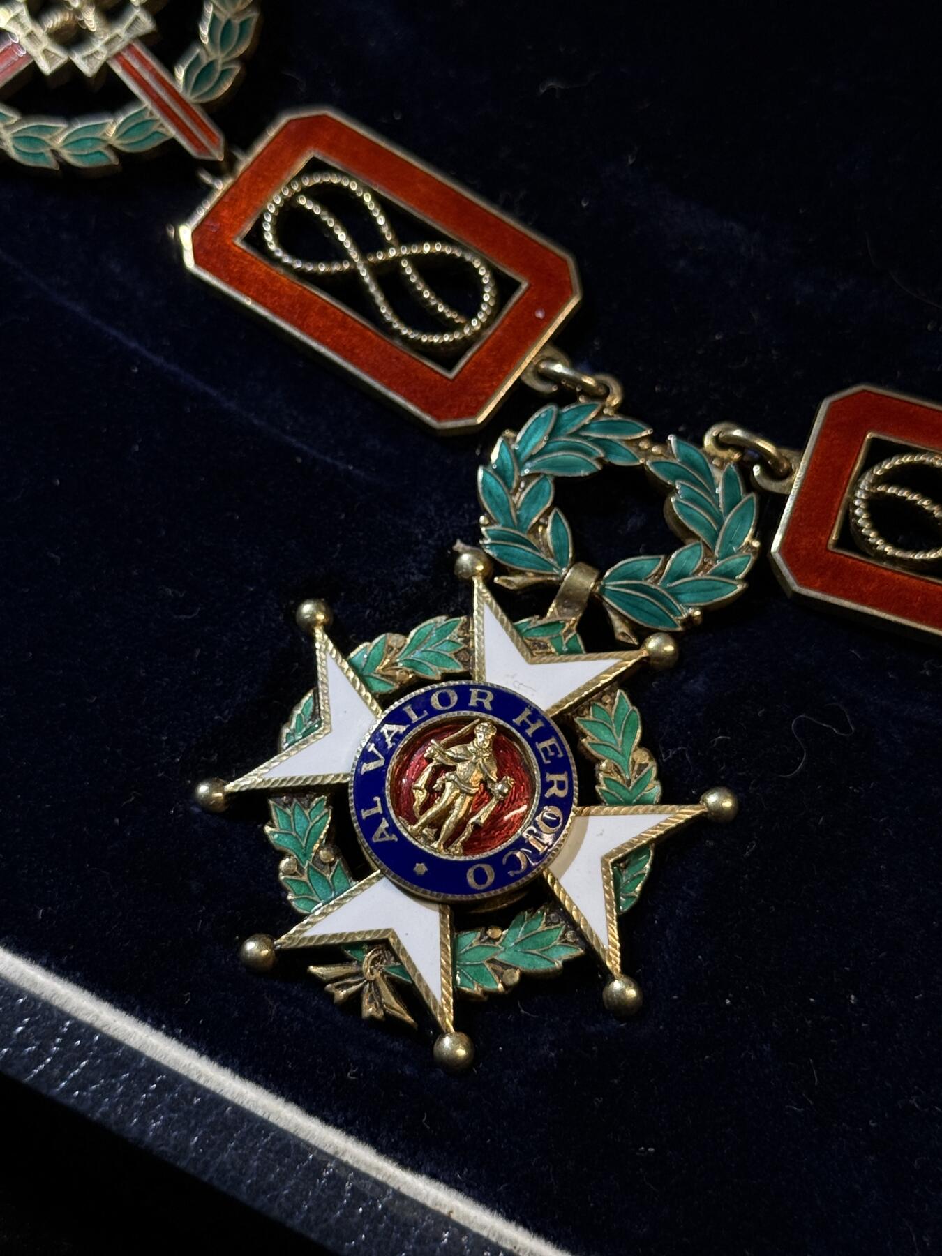 欢庆春节！戎马世界章牌大赏第111期春节大拍 西班牙大项链级圣斐迪南皇家军事勋章，银制带盒，西班牙最高军事勋赏，该大链章国内首见