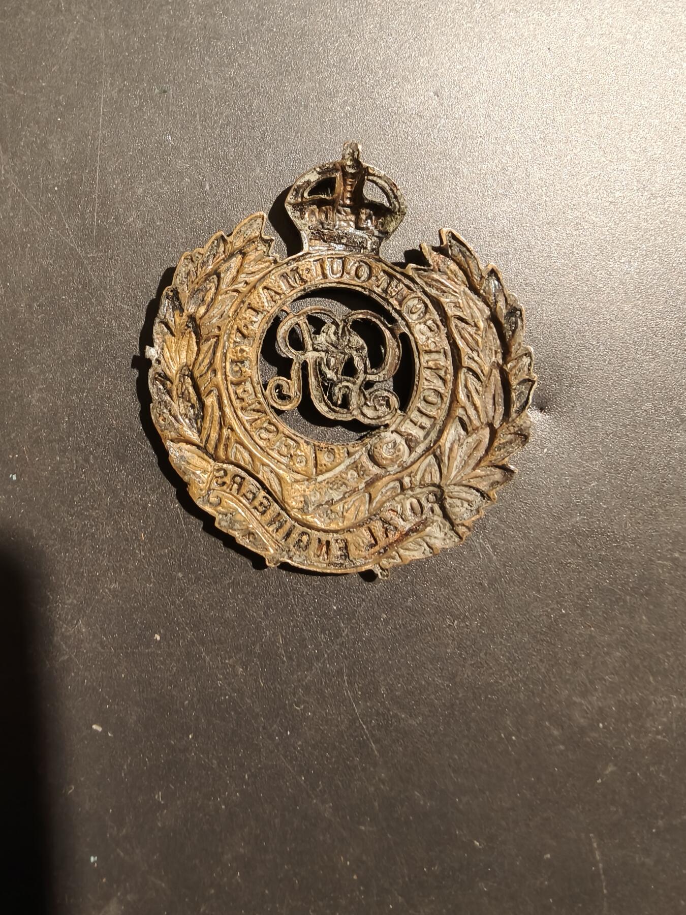老王徽章第181期 英国皇家工兵团帽徽    一战时期