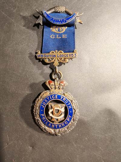 老王徽章第181期 - 英国共济会奖章    925银镀金珐琅   35.5g