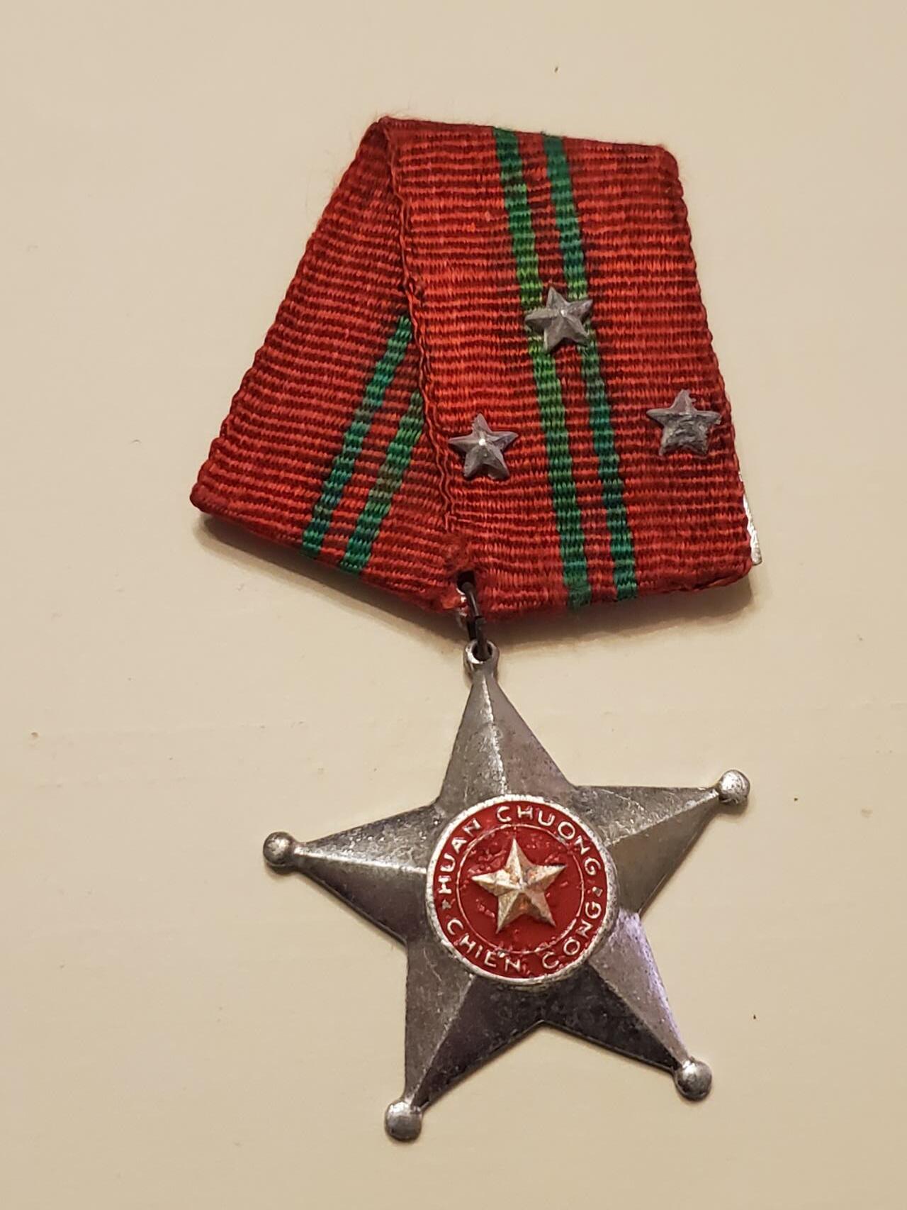 （450件拍品！制服徽章盛宴）罗岚⭐爱藏⭐年前甄选大拍场-店主清仓处理-分享拍场额外现金红包（实体经营） 越南越中战争时期一级战功勋章 需要亲自上阵杀敌 一级非常难得