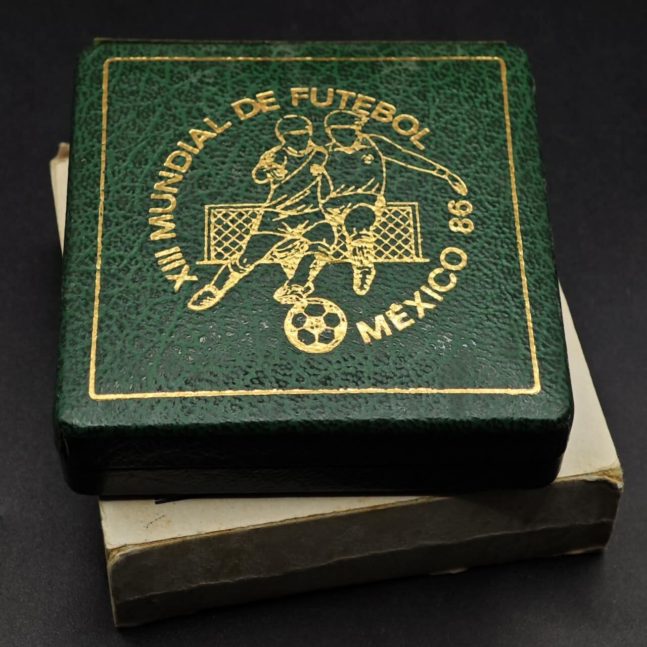 【淘币小摊】实时拍第八百七十拍   银币套币场    年前最后一场周一预留全部发出 本场无中意拍品可私信周日发货请更换最新收货地址不方便收货的请勿参拍或者顺丰到付 葡萄牙1986年100埃斯库多精制银币 86年墨西哥世界杯 925银16.5克 发行量：1万 盒证全