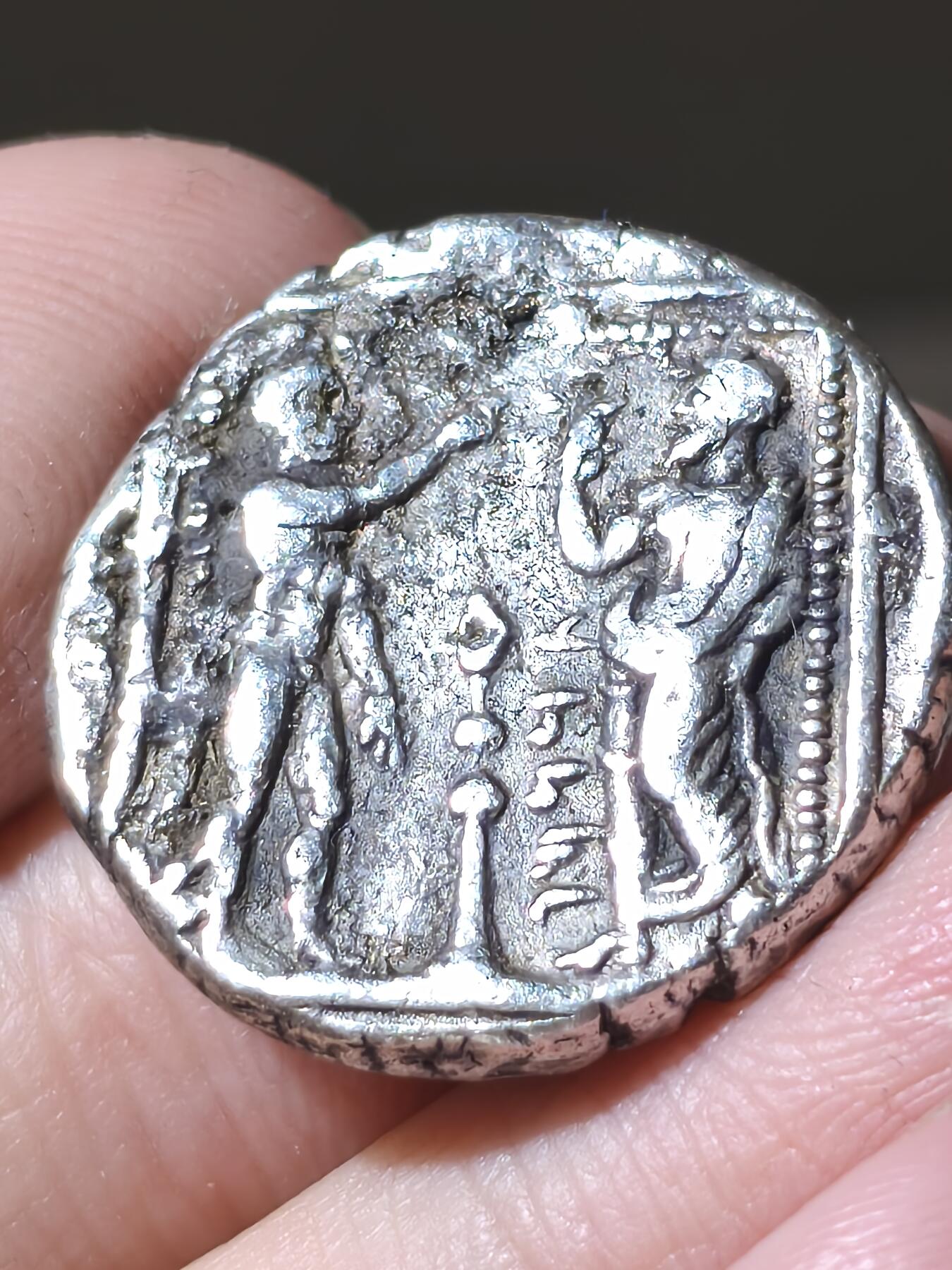 星盘世界钱币二月二十一日初五 世界古典币春节精品大拍 祝各位藏友马年大吉-新年新气象！ 典藏名誉品！波斯阿契美尼德帝国 总督达塔莫斯 斯塔特大银币 公元前384-361年 正面城墙环和巴力神坐像 背面阿娜神与总督  ROMA旧藏名拍出品 4-5000元价值