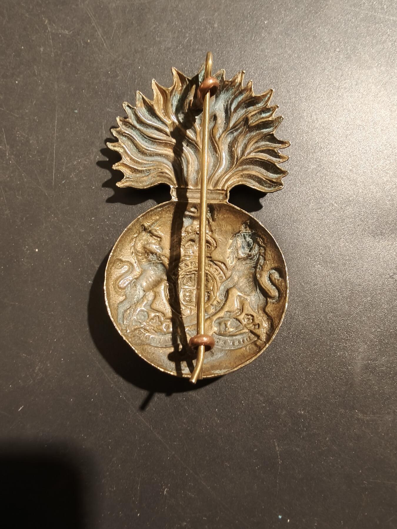 老王徽章第181期 英国皇家苏格兰燧发枪帽徽    维多利亚时期    卡尔加里帽徽    使用时间1873-1881